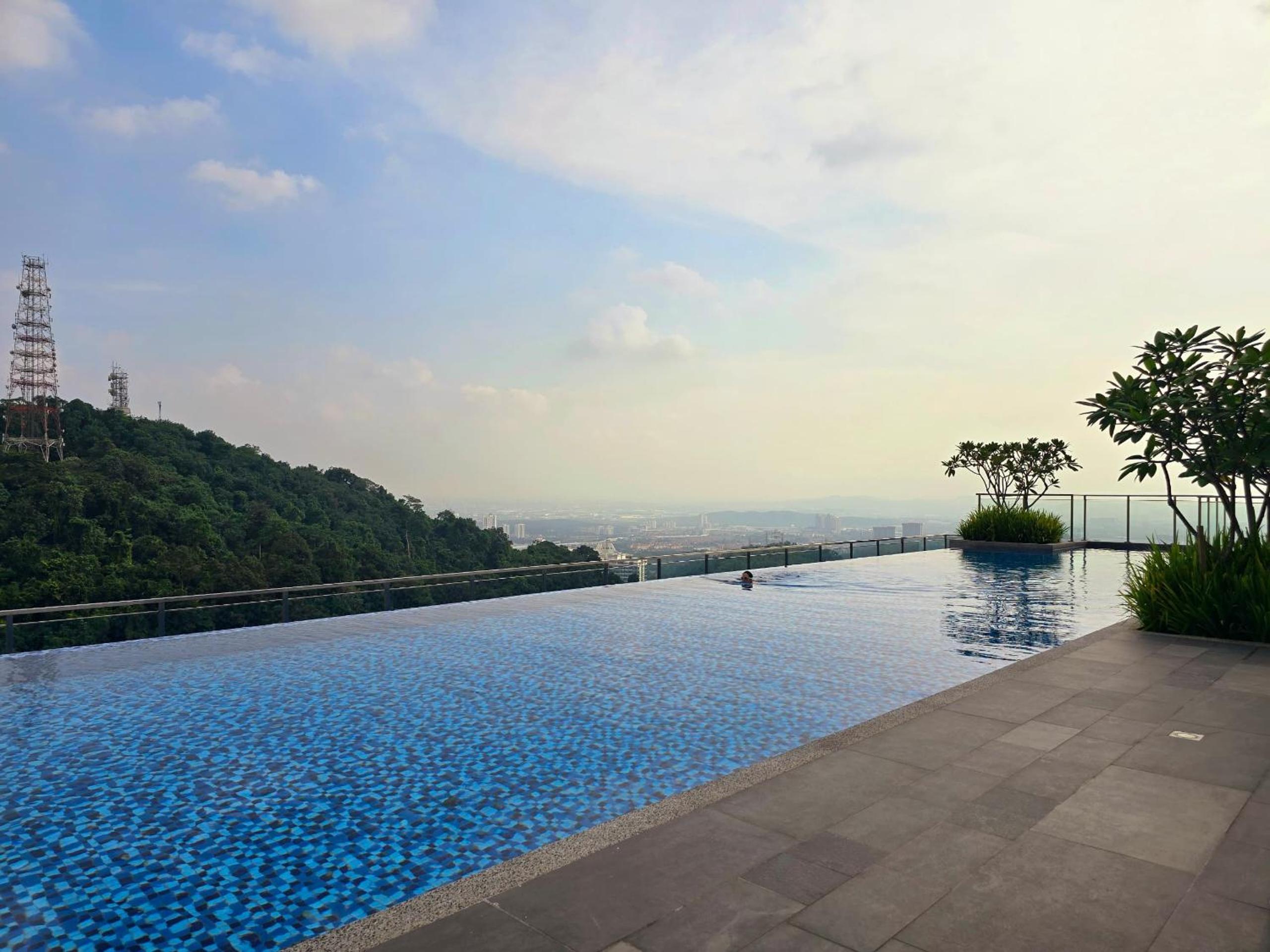 Forest Holiday Damasara Seresta 6 pax- 2carpark