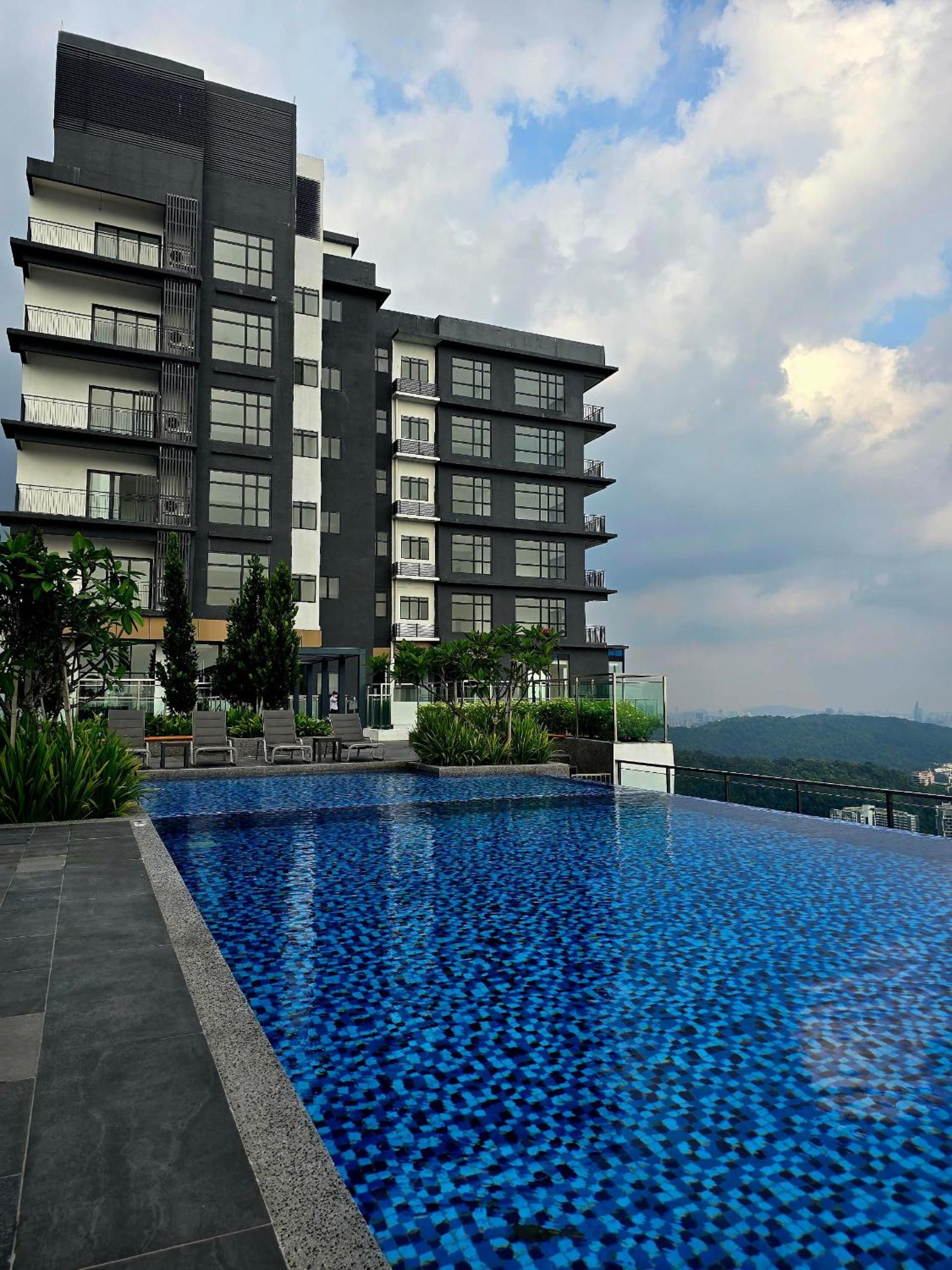 Forest Holiday Damasara Seresta 6 pax- 2carpark