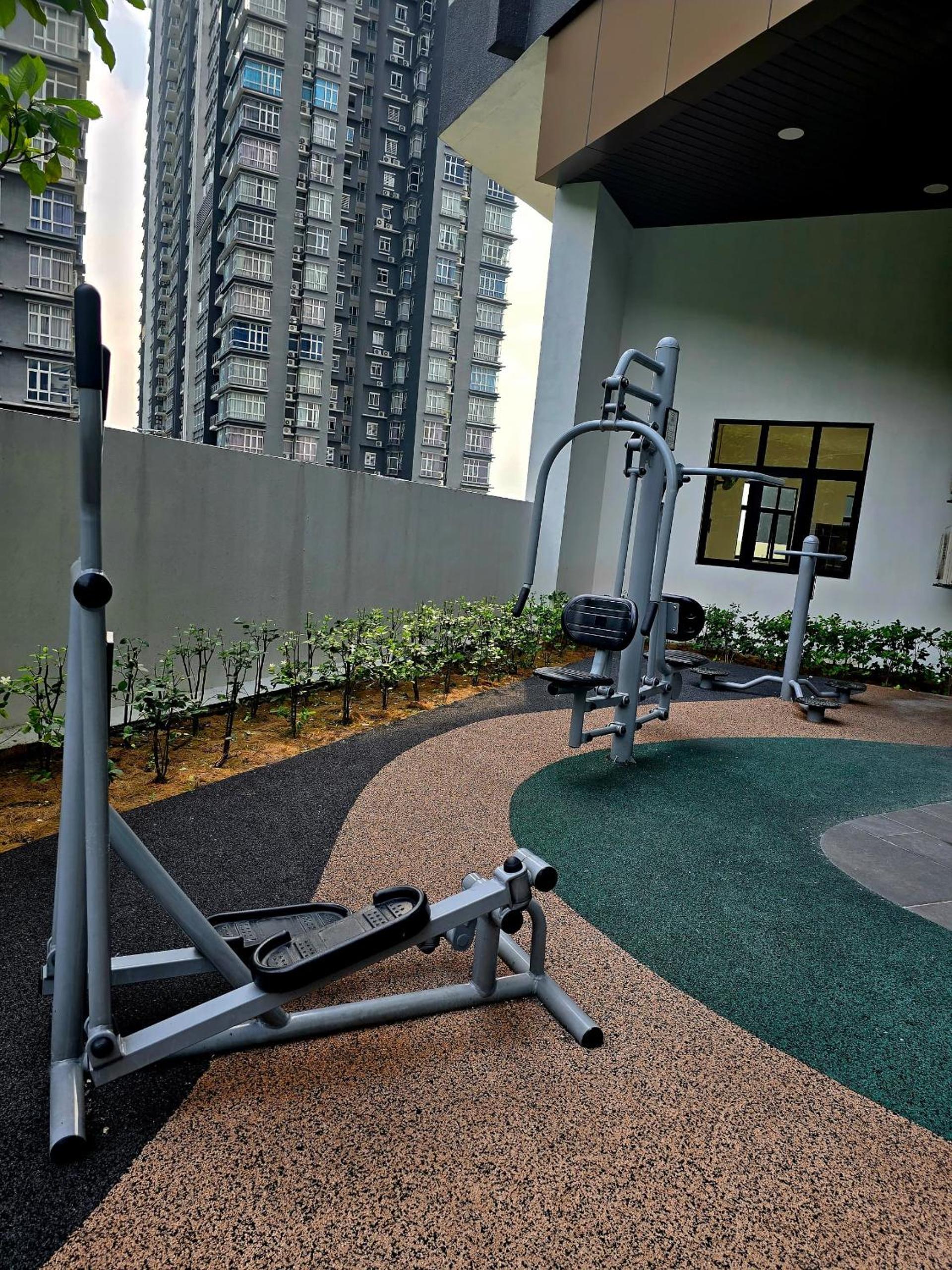 Forest Holiday Damasara Seresta 6 pax- 2carpark