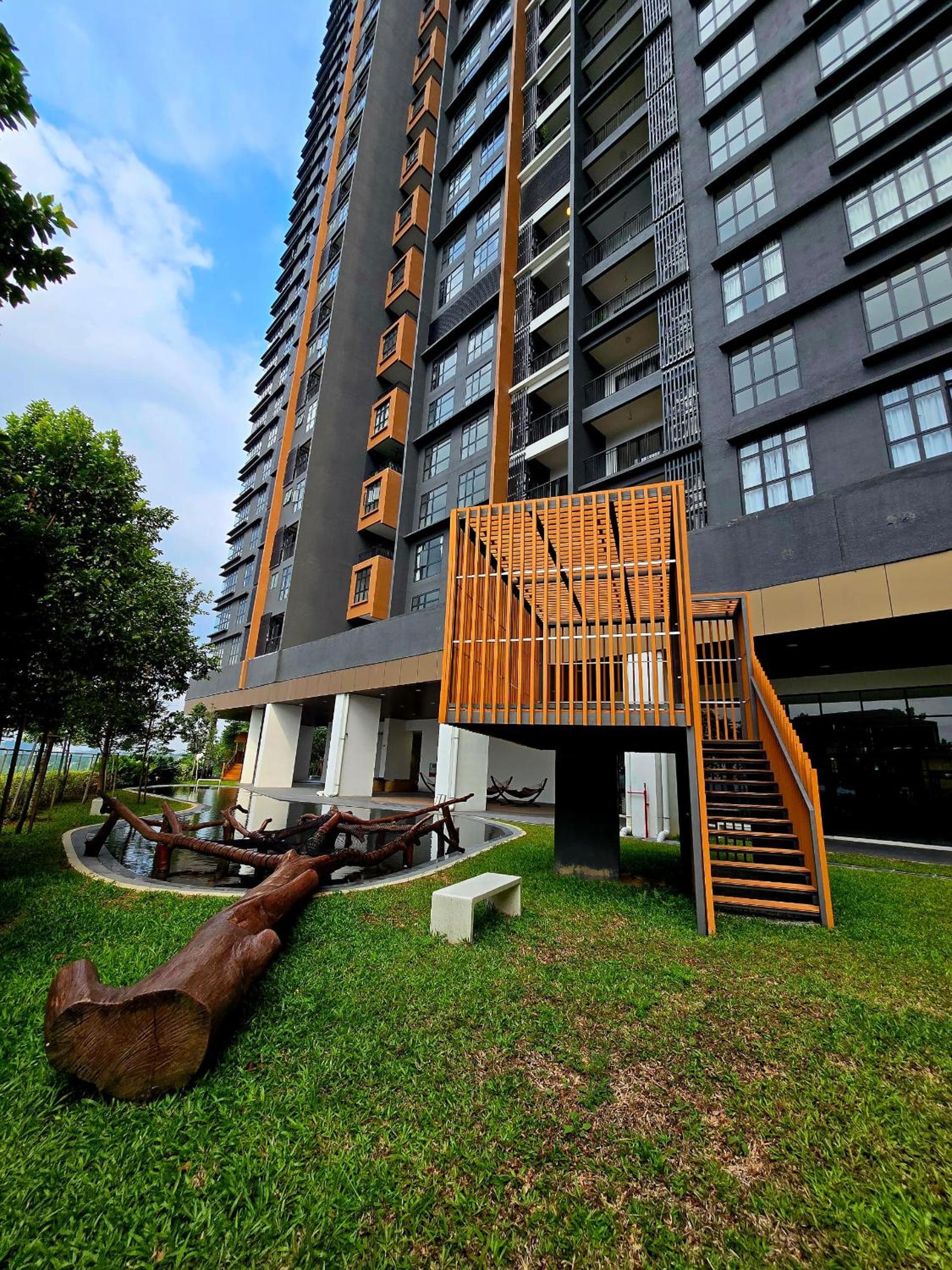 Forest Holiday Damasara Seresta 6 pax- 2carpark