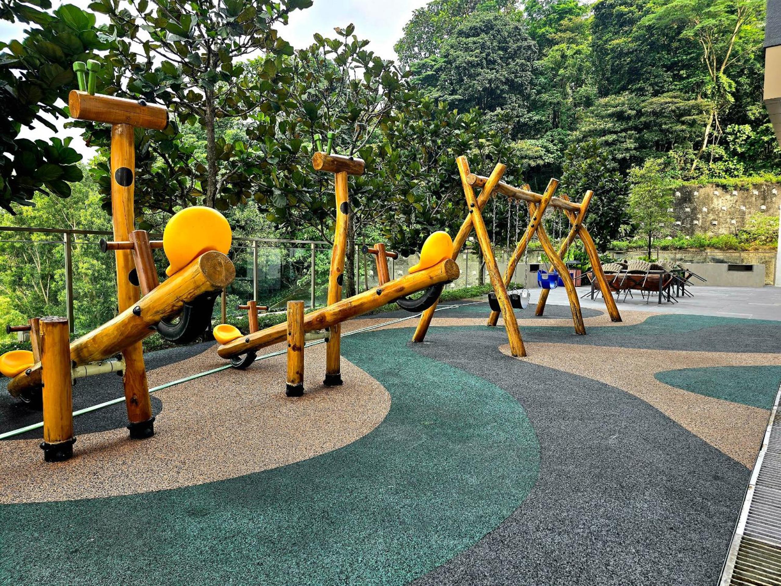 Forest Holiday Damasara Seresta 6 pax- 2carpark