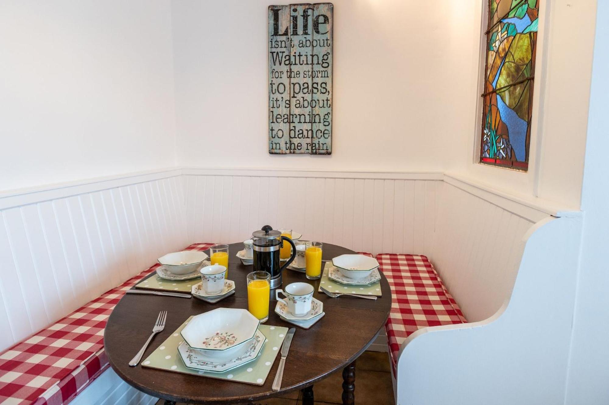 Minffordd Cottage, Moelfre view 5