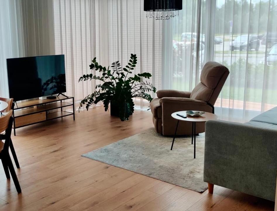 Apartment Raadiraja 24 terrassiga