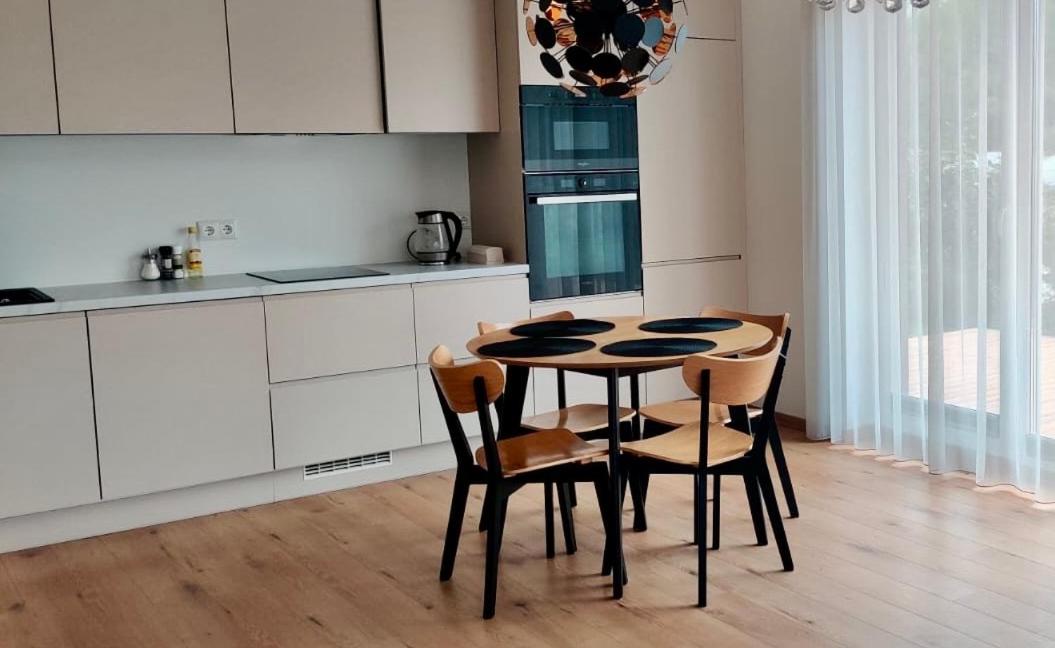 Apartment Raadiraja 24 terrassiga