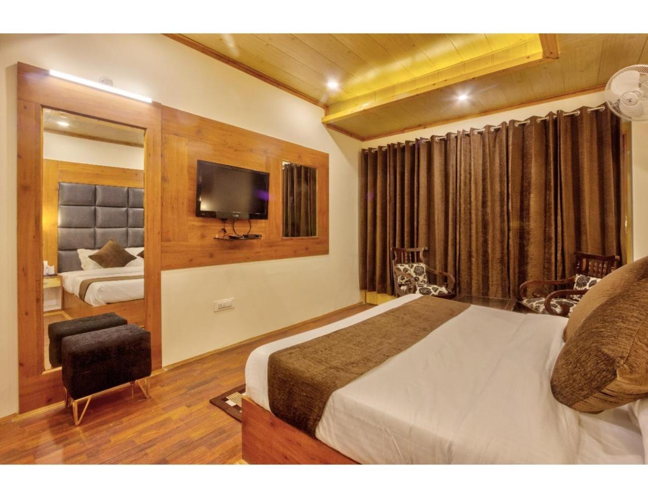 Royal Nest By Terraa Hotels, Manali view 3