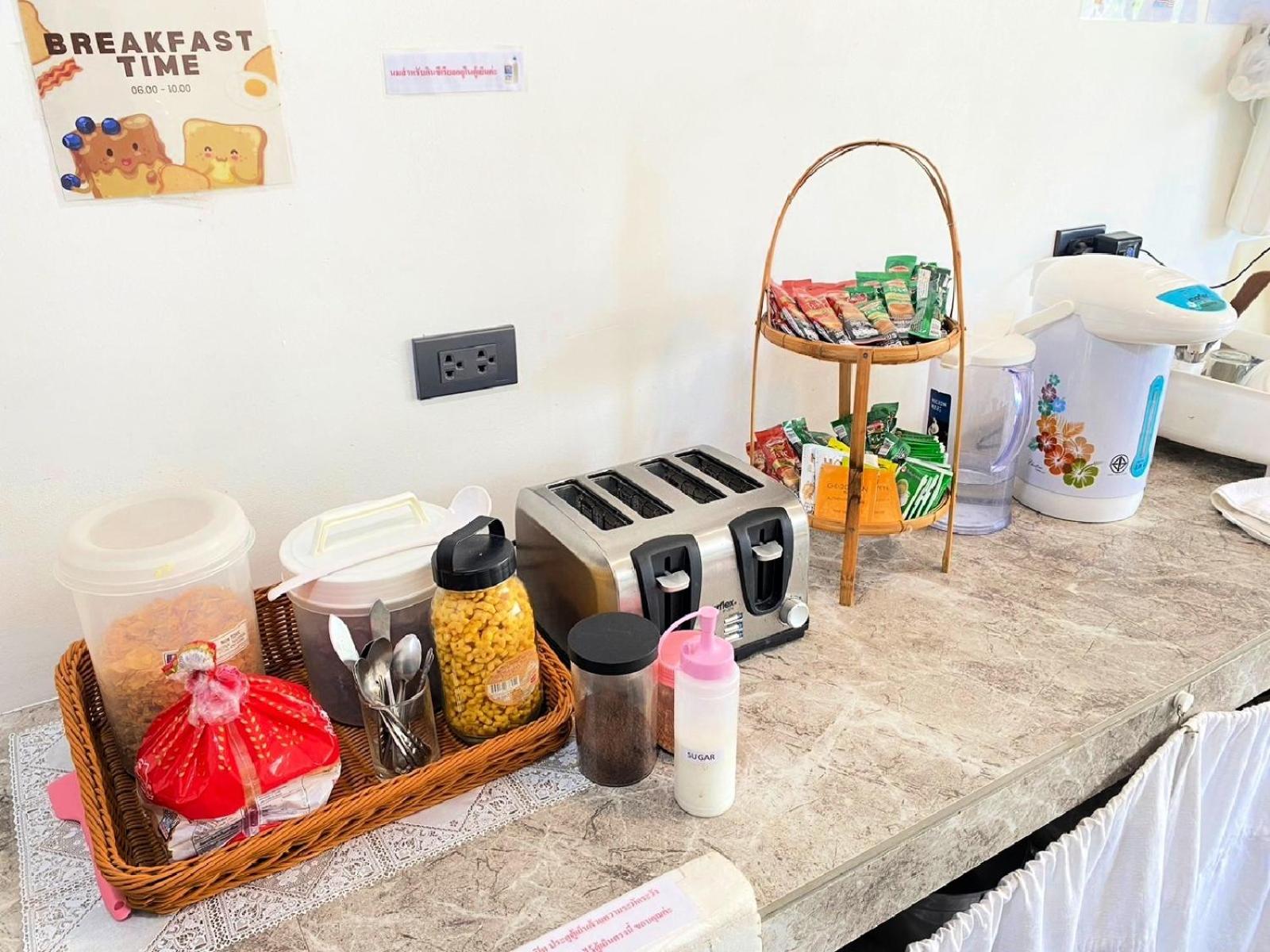 Baan Kun Mhor Hostel บ้านคุณหมอโฮสเทล