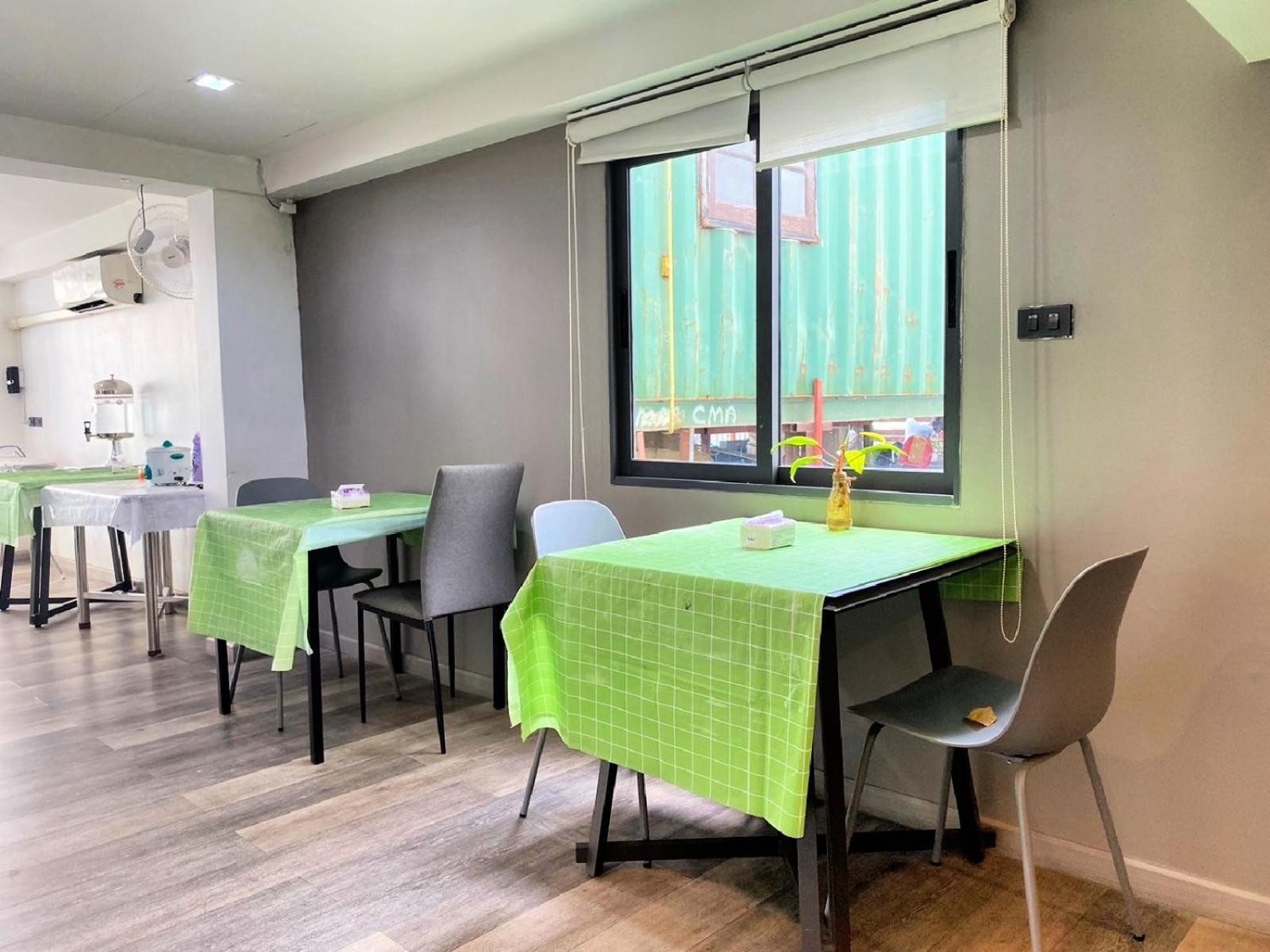 Baan Kun Mhor Hostel บ้านคุณหมอโฮสเทล