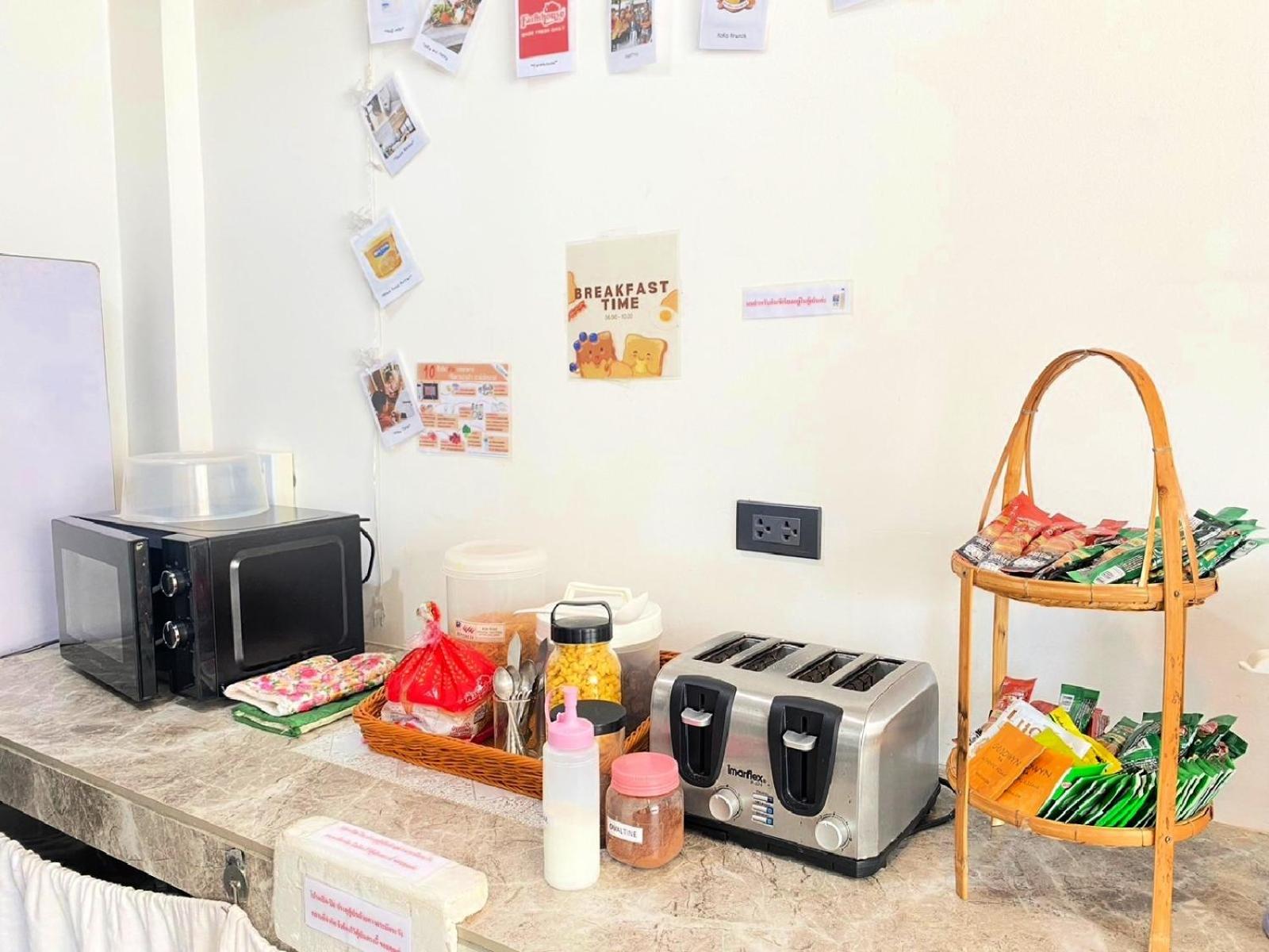 Baan Kun Mhor Hostel บ้านคุณหมอโฮสเทล