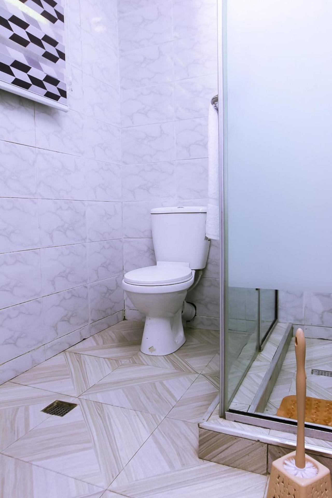 Stunning 3-Bed House in Lagos view 3