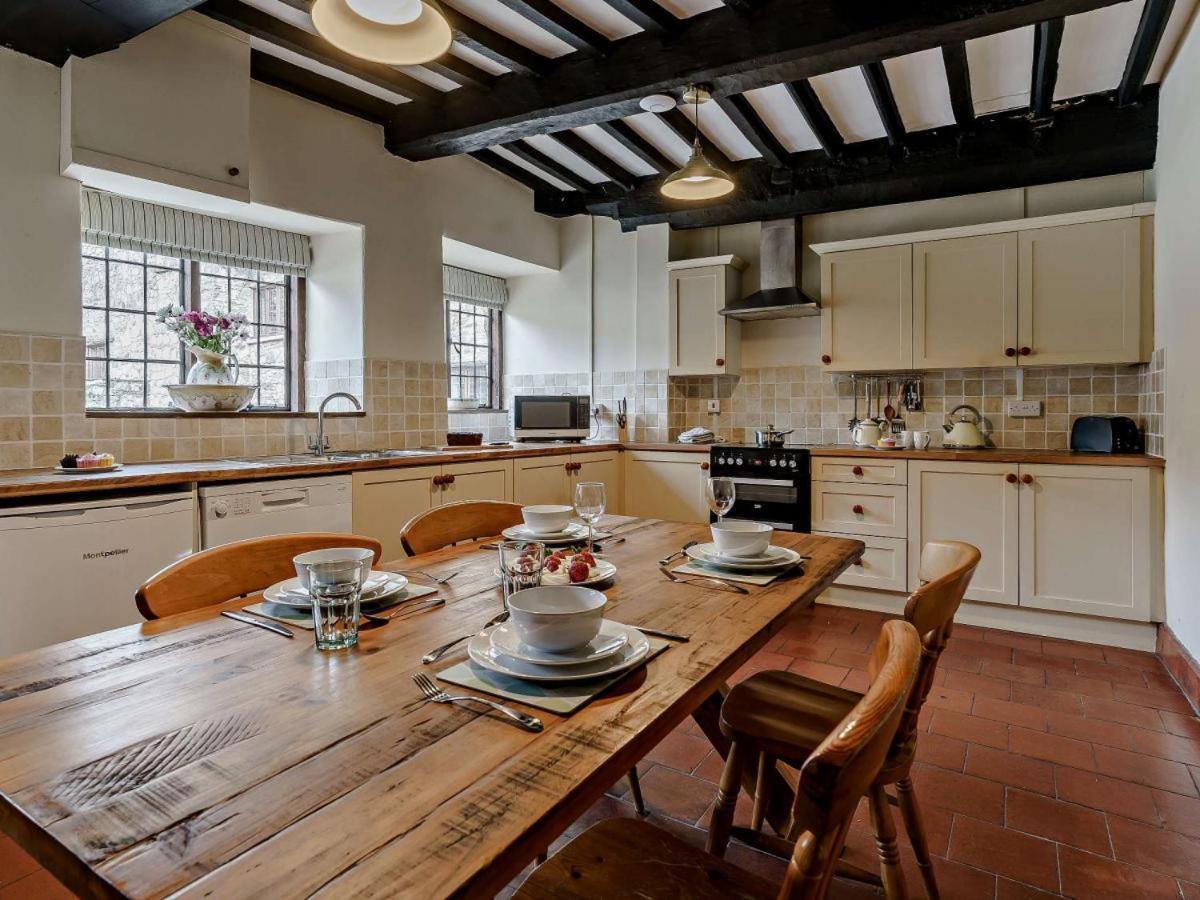 Cosy & historic 2 bedroom Elizabethan cottage view 2