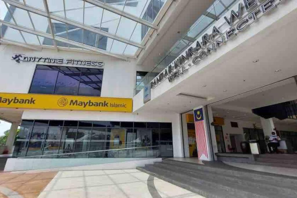 EIGHT Kinrara Puchong 3R2B 8Pax photo 4