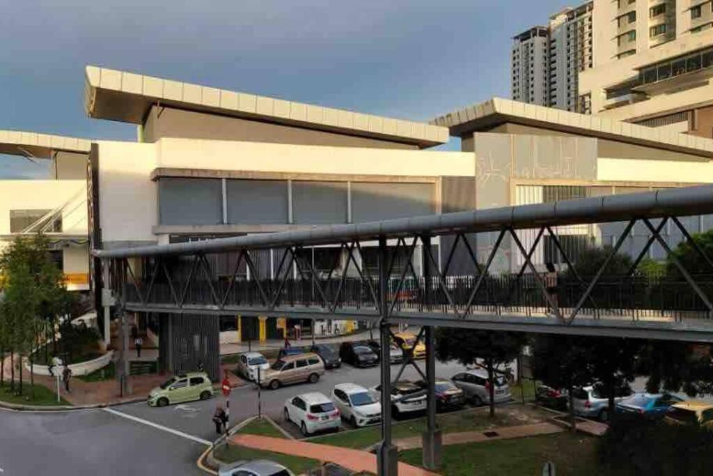 EIGHT Kinrara Puchong 3R2B 8Pax photo 5
