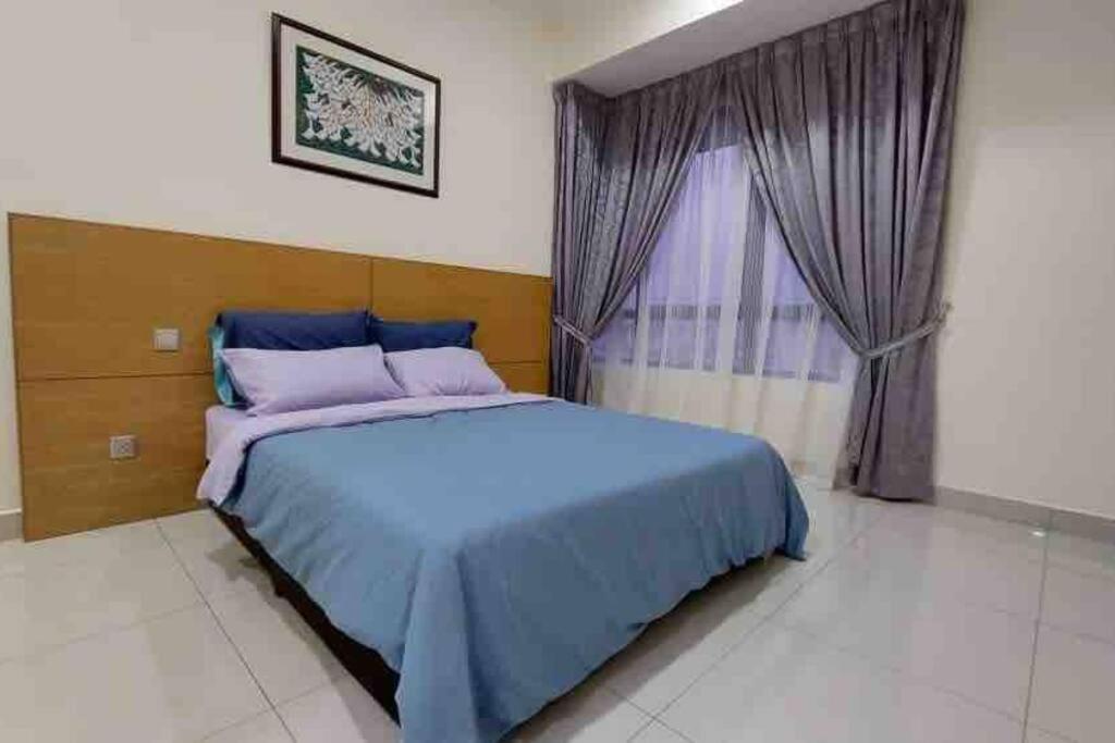 EIGHT Kinrara Puchong 3R2B 8Pax photo 8