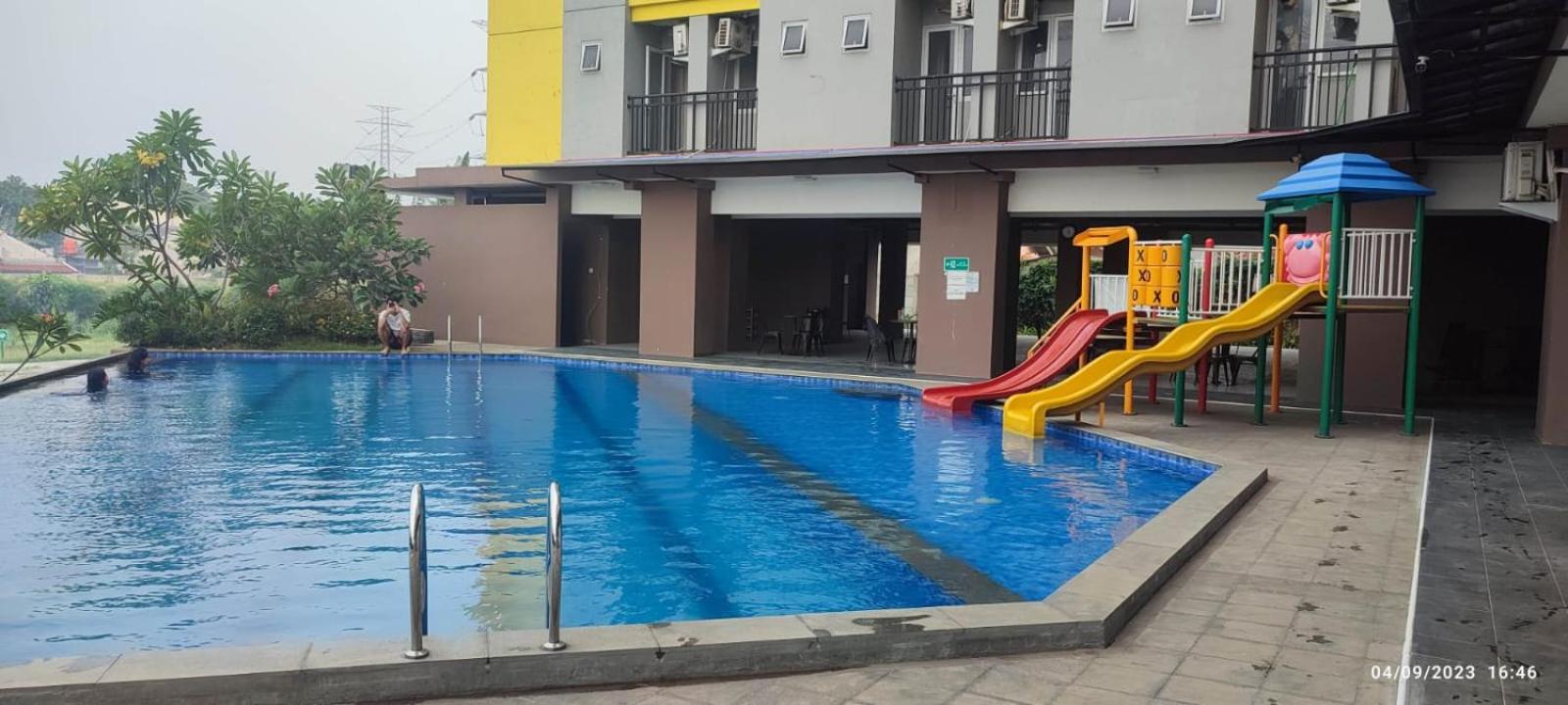 ROYAL GARDEN depok view 3
