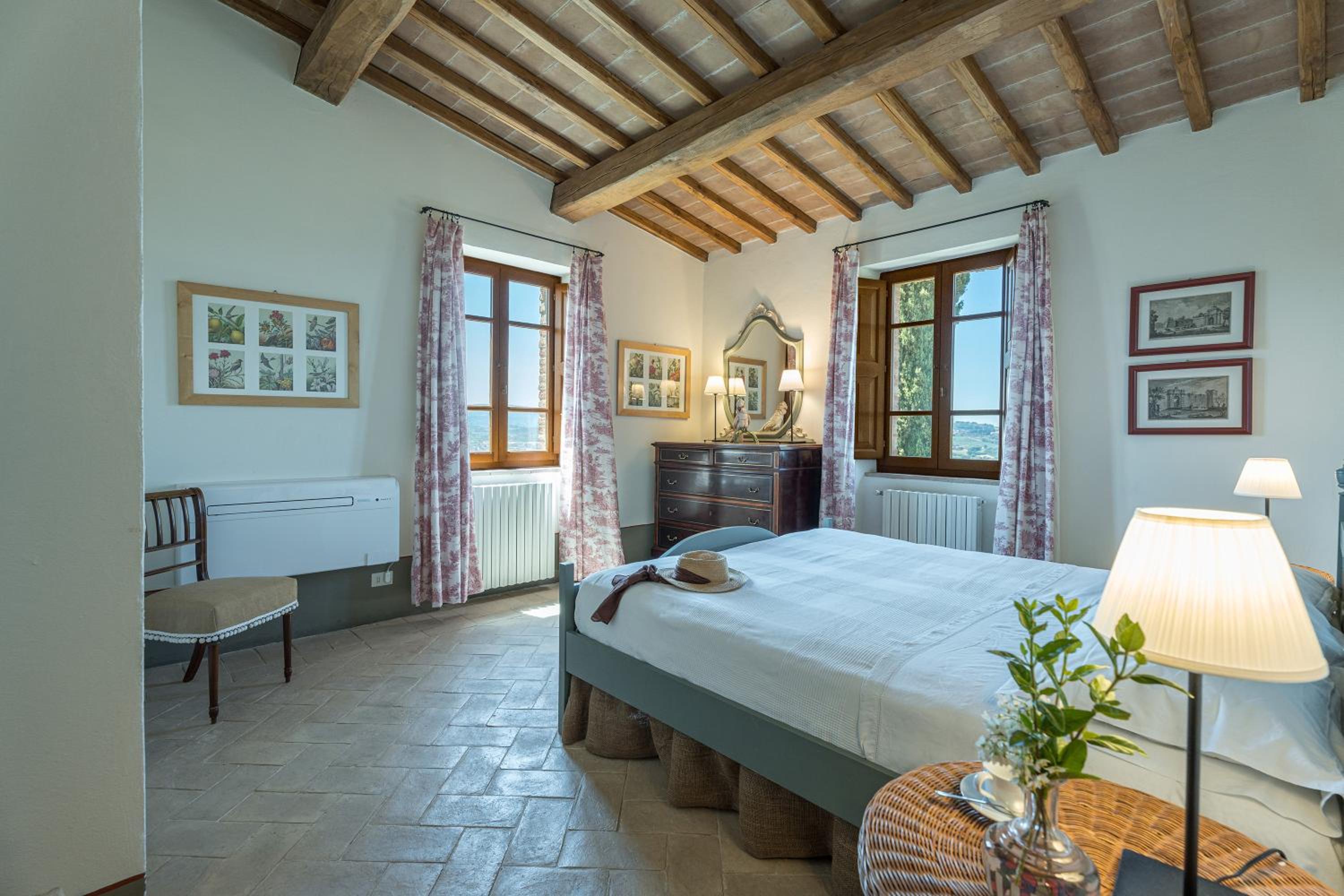 IL POGGIO ALLE TRESE 14, Emma Villas
