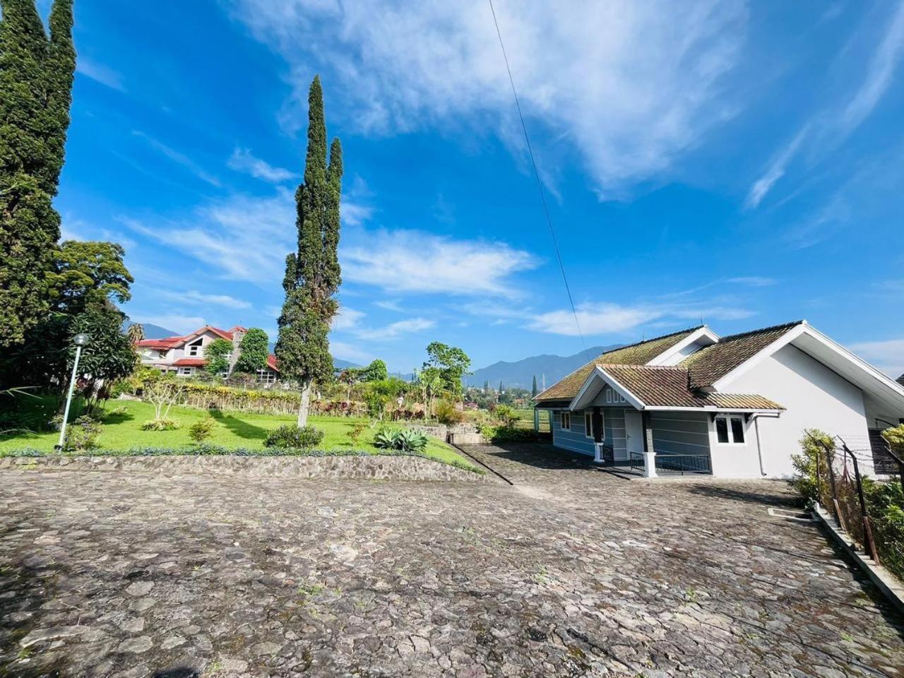 Sewa Villa Puncak Gendis view 3