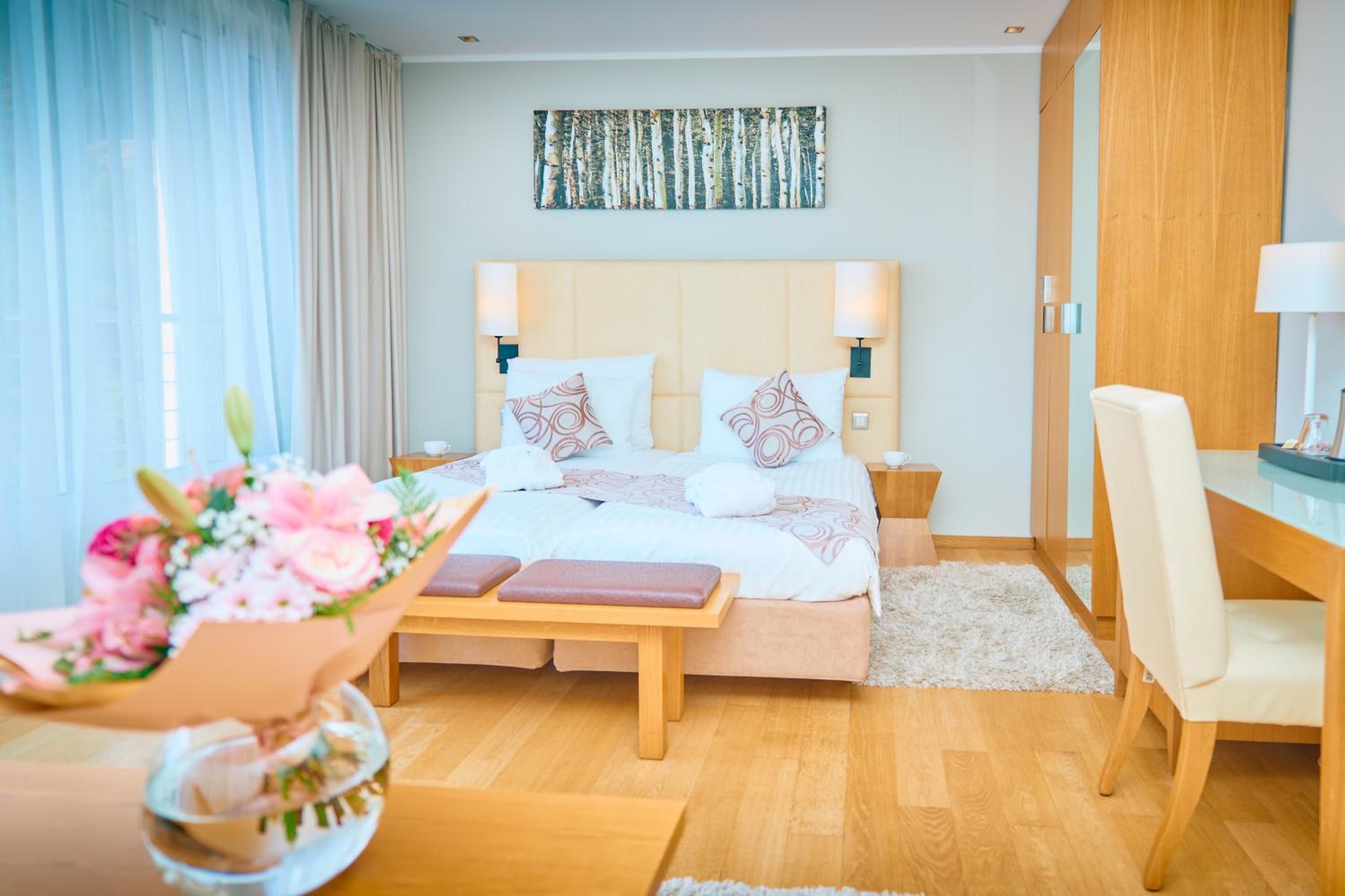 Bed & Sleeping Area