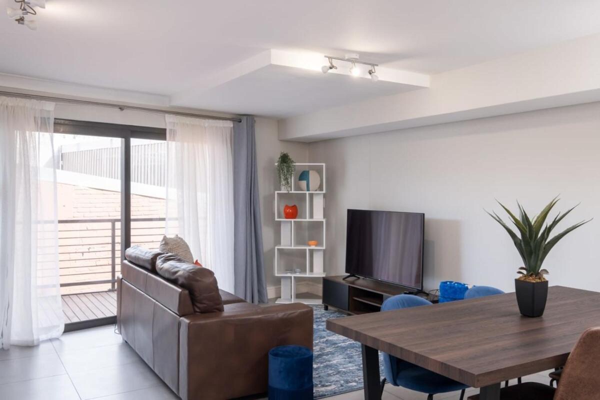 Madison Modern Oasis