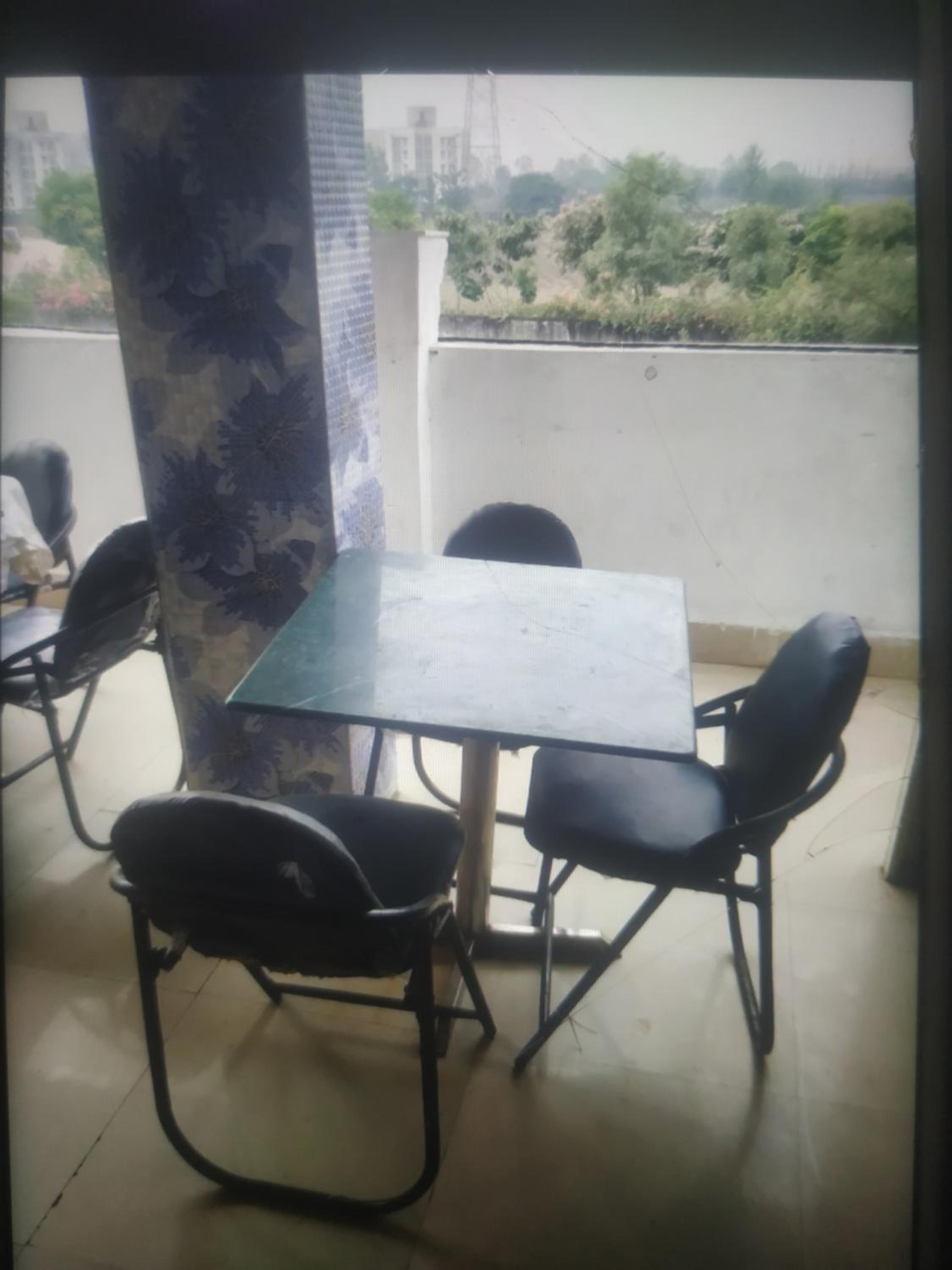 Green male rooms view 2