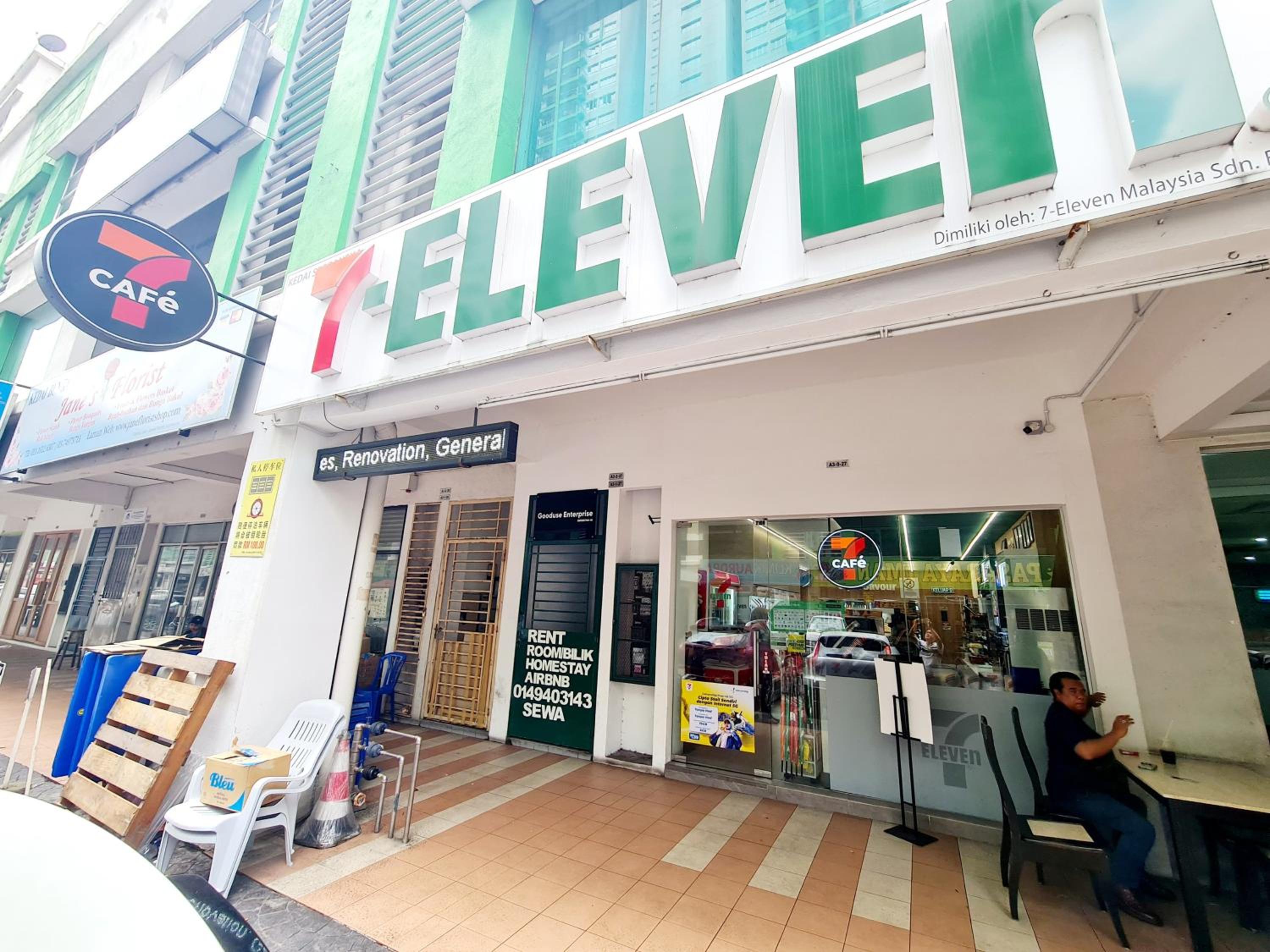 8 Guest 3 Room OUG A1 Old Klang Bkt Jalil Pavilion Stadium Mid Valley Bangsar Puchong IOI