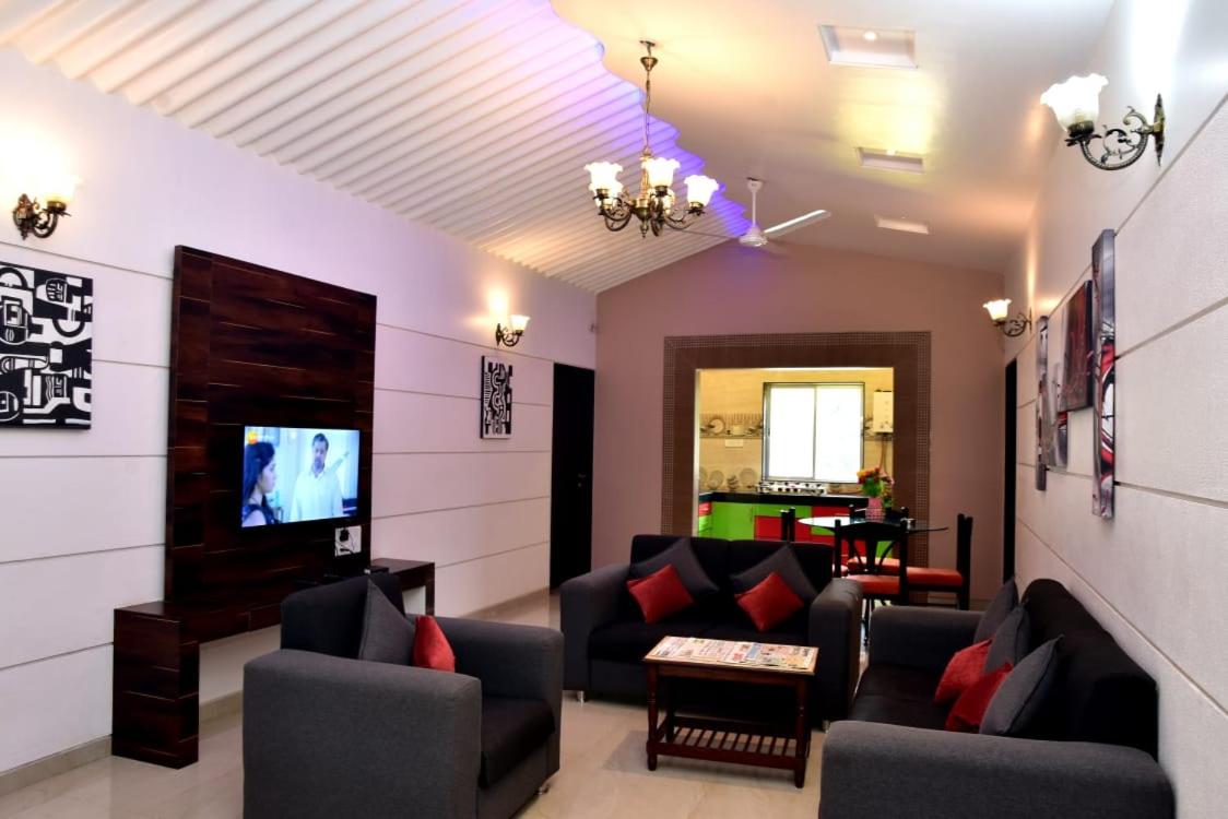 The Artisan Abode