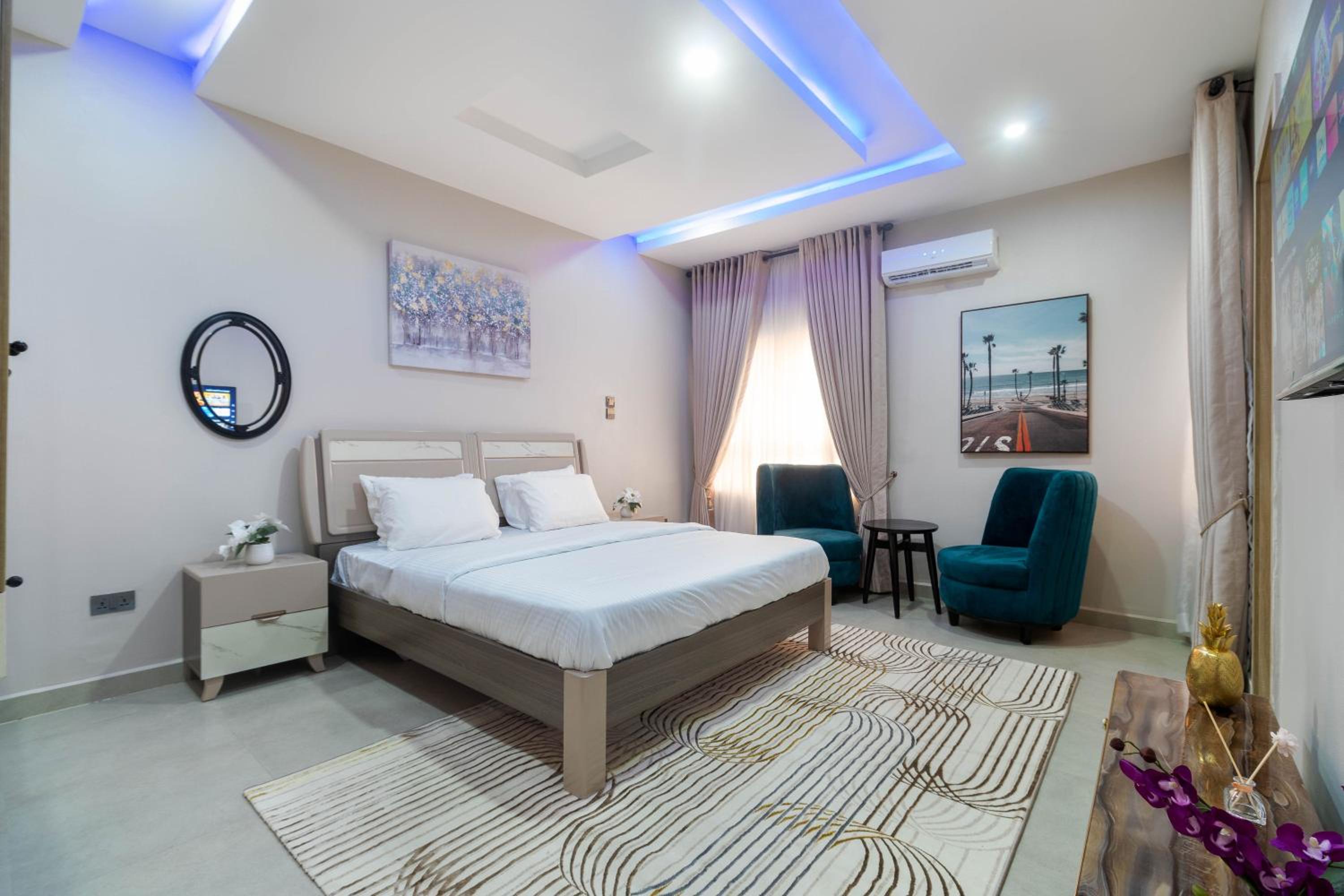 Luxury Lagos Apartment with 3 Bedrooms