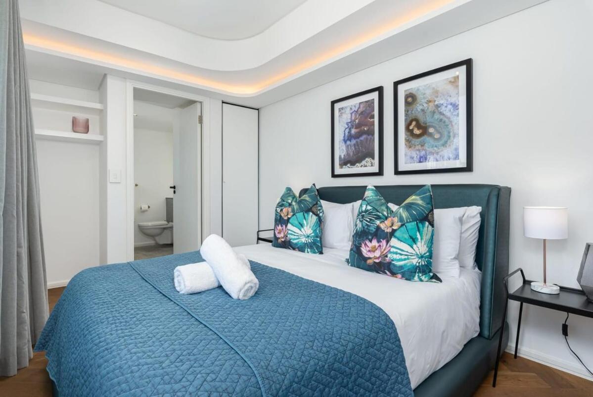 Luxurious Penthouse City Centre Stunning Views view 5