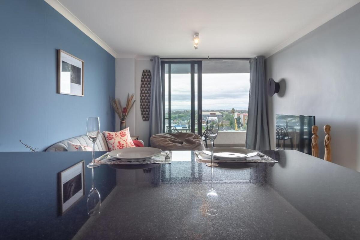 Tranquil, Spacious, Quiet Trendy With A View view 4