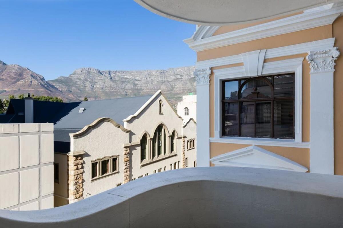 Luxurious With Stunning View view 2