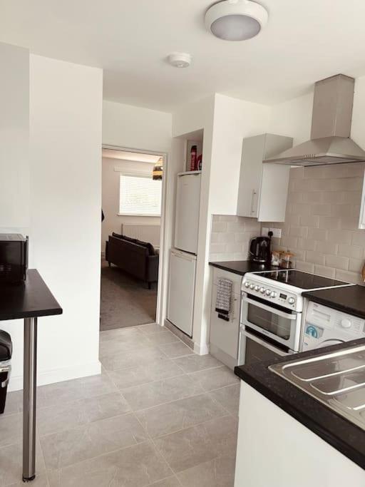 Stylish 3 bed in Peterborough view 4