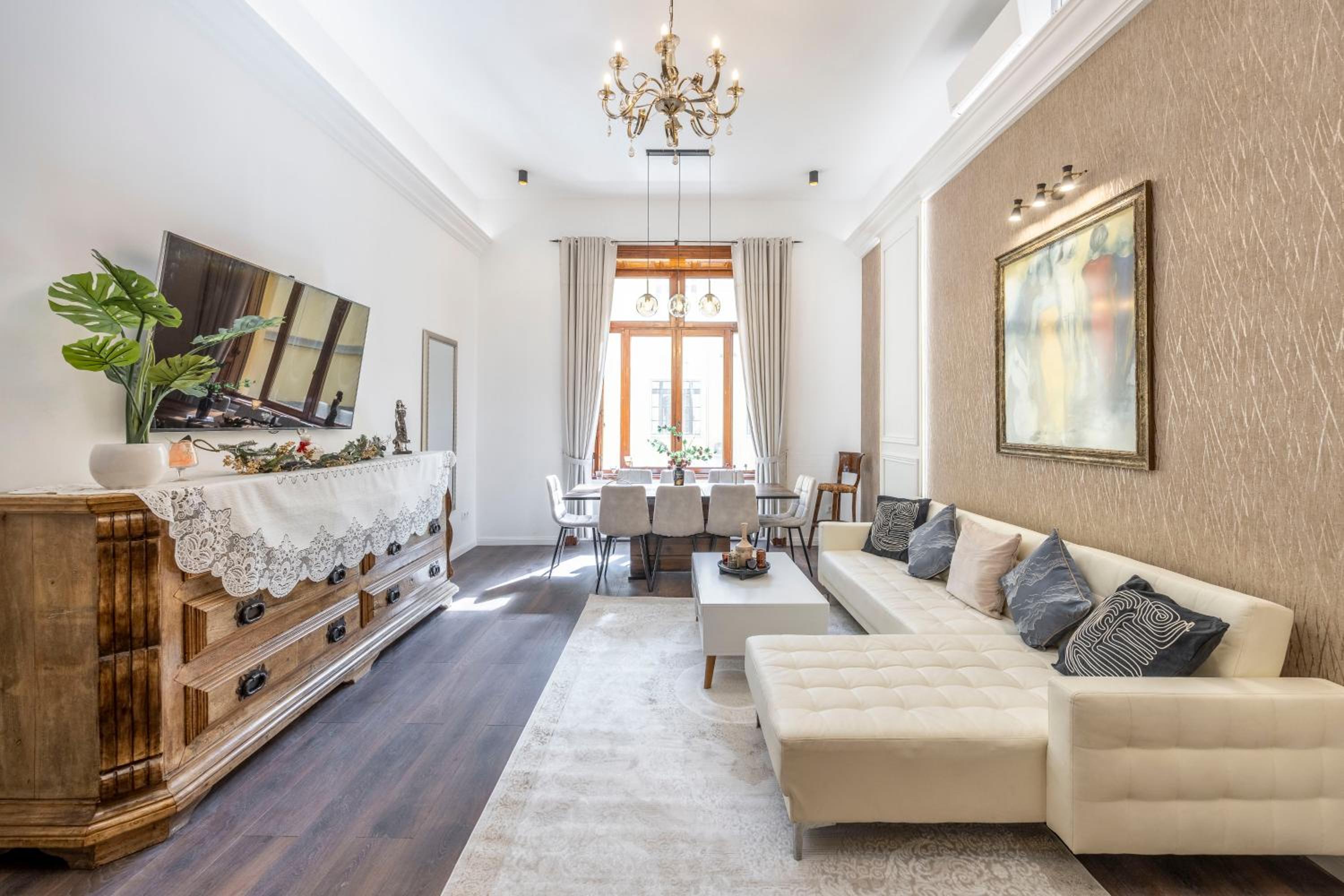 Classy Quentin Dream Home in the Heart of Budapest view 2