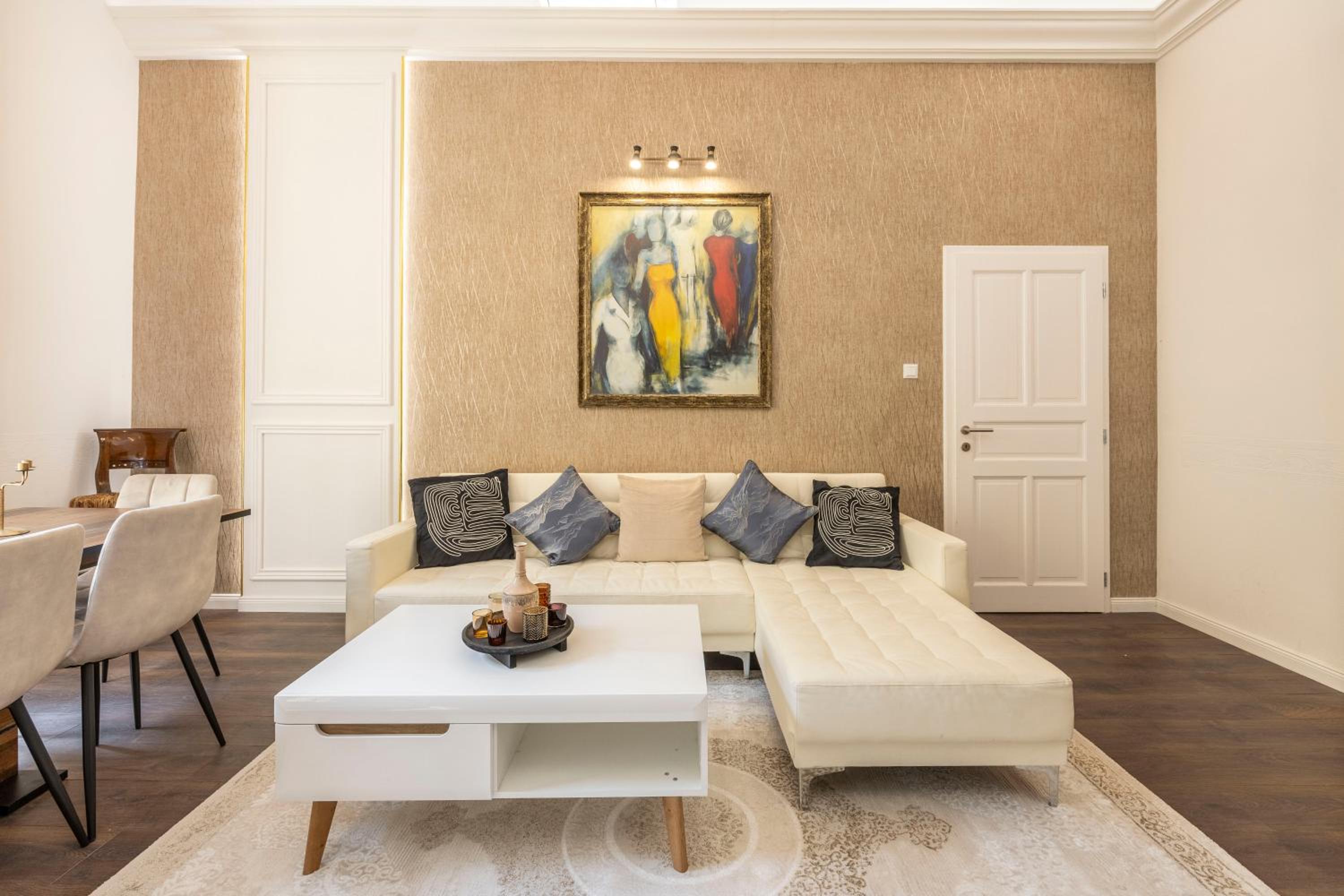 Classy Quentin Dream Home in the Heart of Budapest view 3