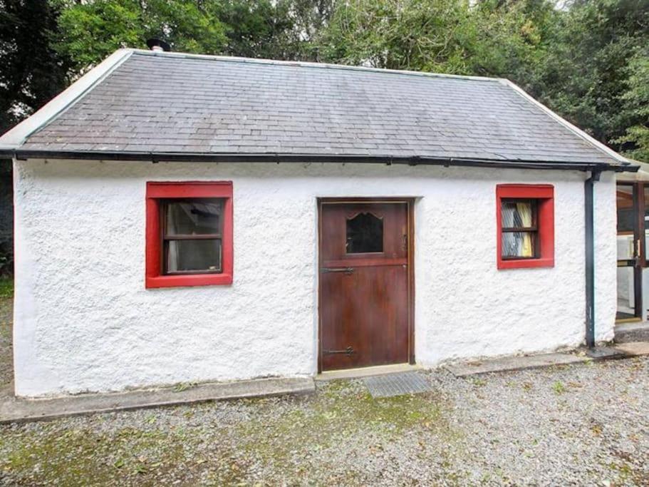 Traditional 18th century converted stables view 4