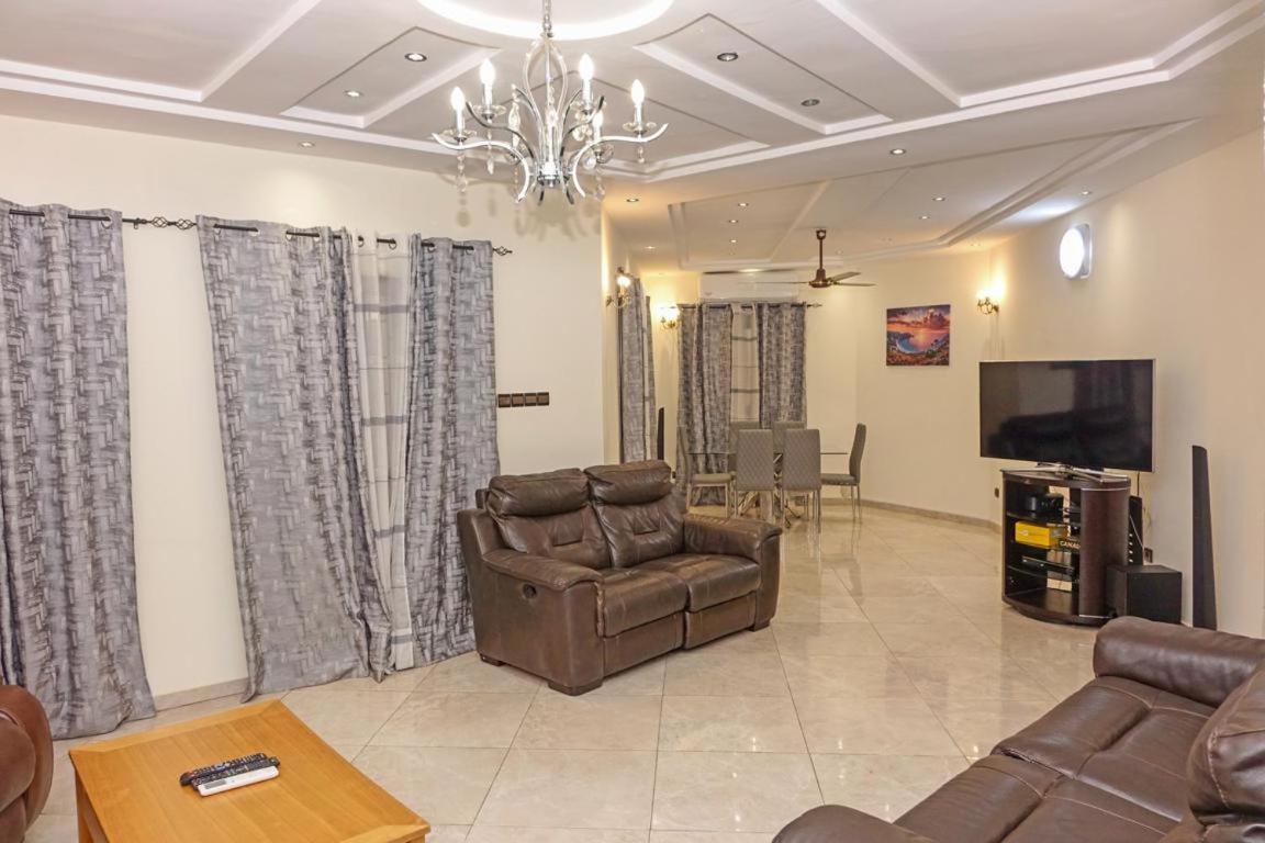 Apartment Sleeps 6 with Free Parking view 2