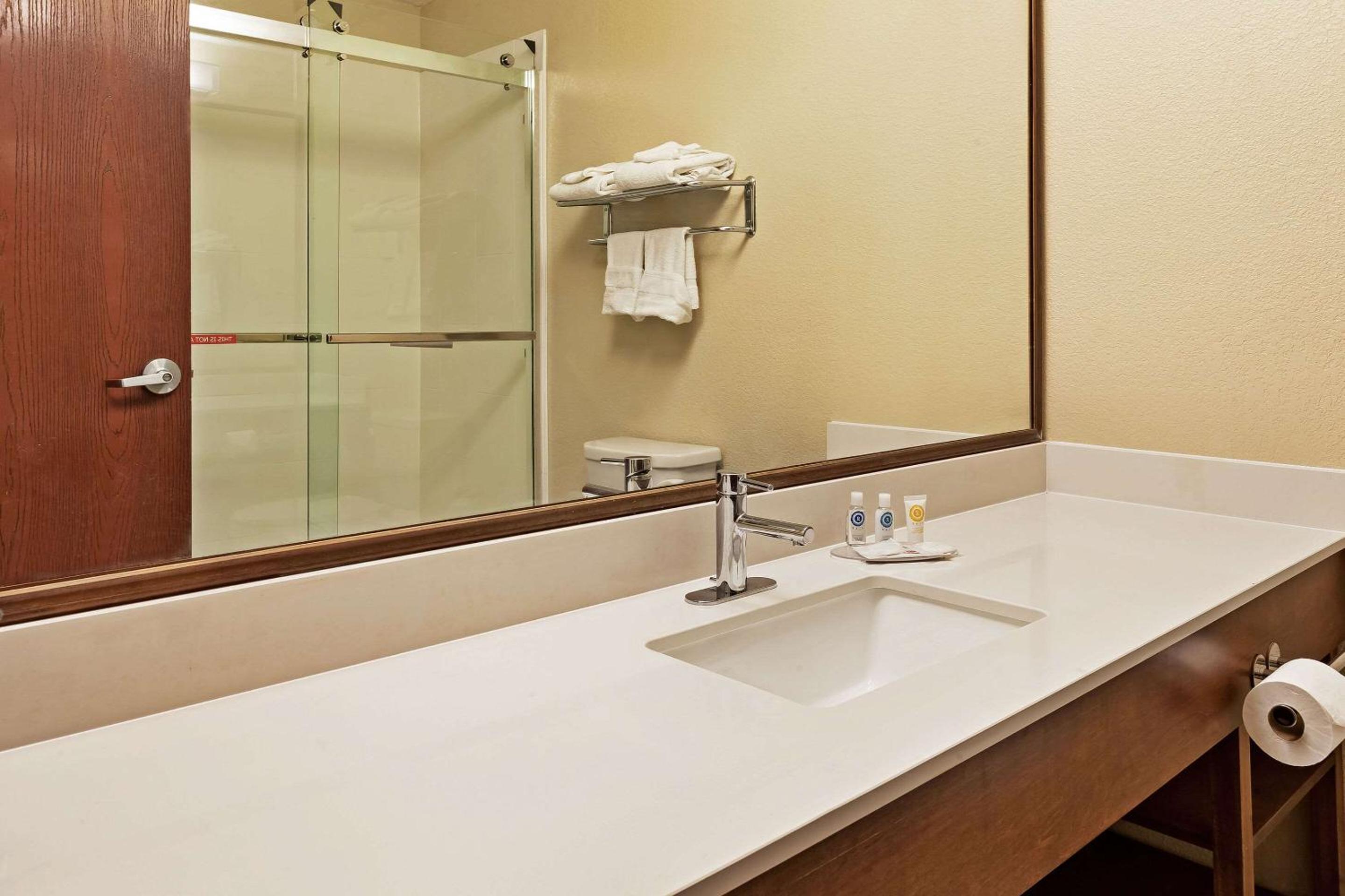 Comfort Inn Whitehall near Michigan's Adventure, Foto 4