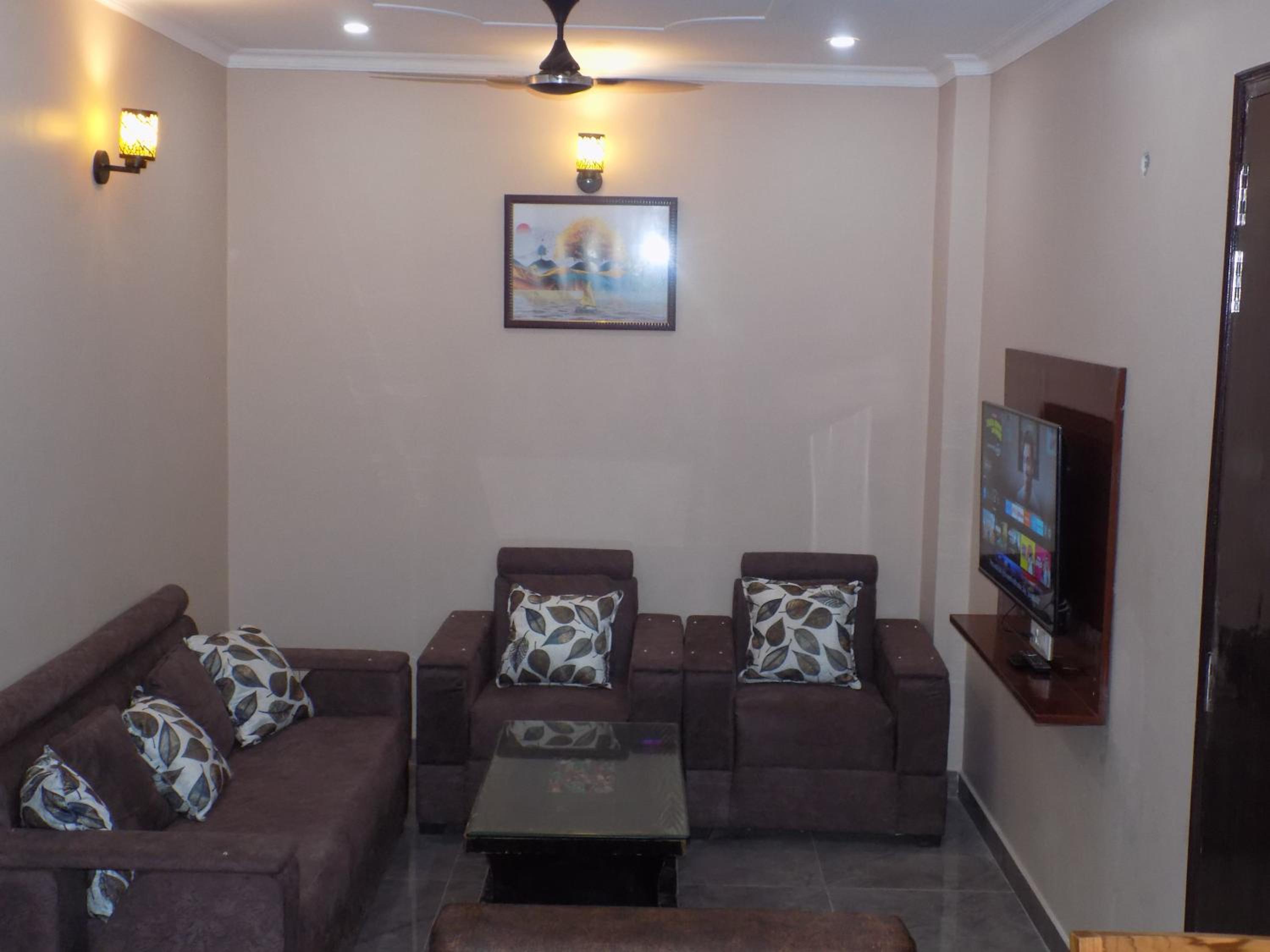 Homestay with Ravinder 2BHK view 4