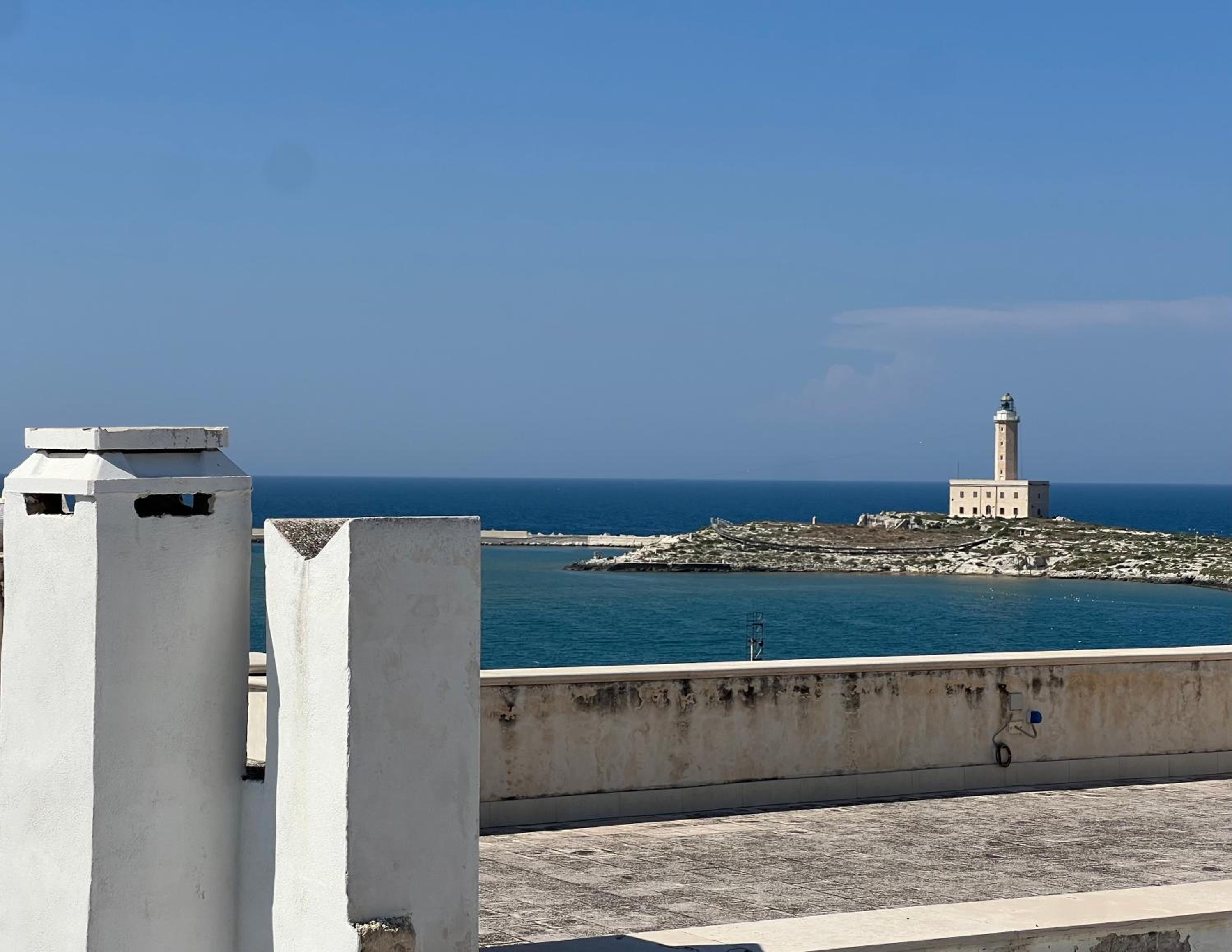 Cozy Sea View Flat with Private 83 sq Rooftop, Balcony, and BBQ in the Old Town photo 4