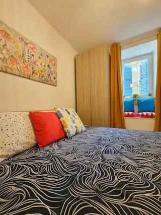 Near Valletta Ferry two bedrooms one living room view 3