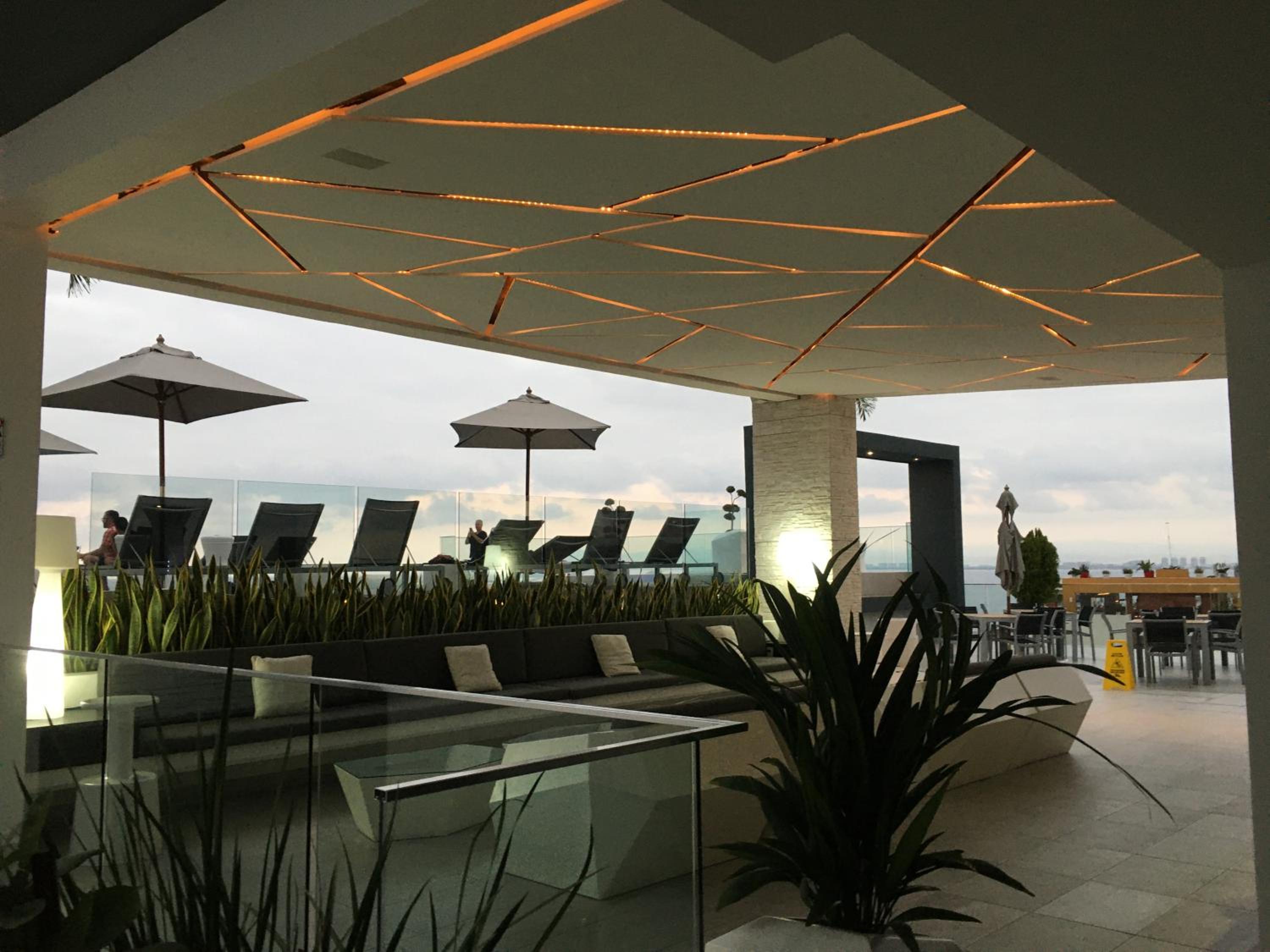 DTerrace Luxe 2bd 2ba Romantic Zone Los Muertos Beach and Pier