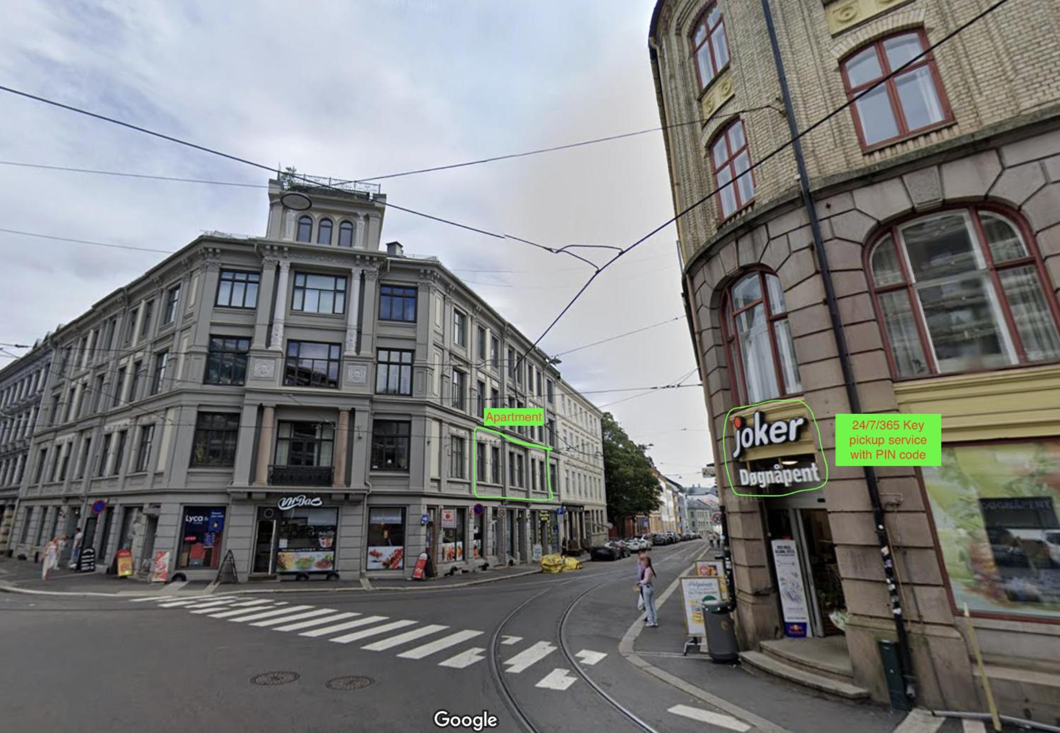 Classical 3 bedroom, 2 bath, minutes from Royal Palace, Main Shopping Street, Restaurants & Downtown view 2