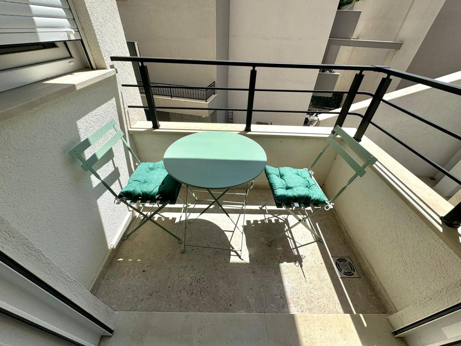 One bedroom Apartment 777 view 2