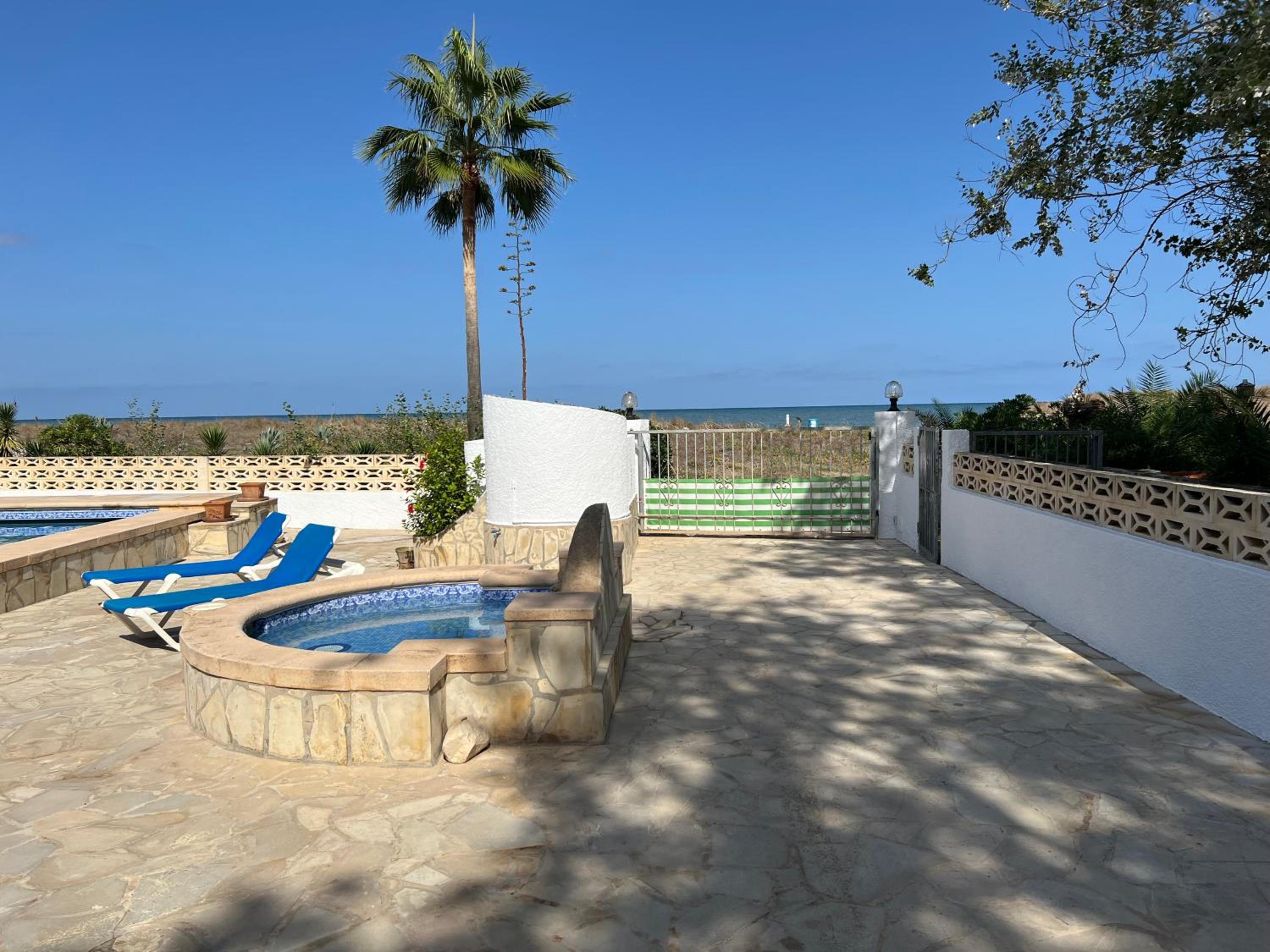 holaVivienda - Villa de lujo a pie de playa con piscina privada