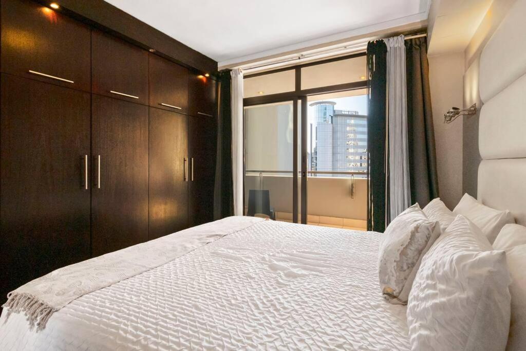 Magical One Bedroom at The Icon view 3