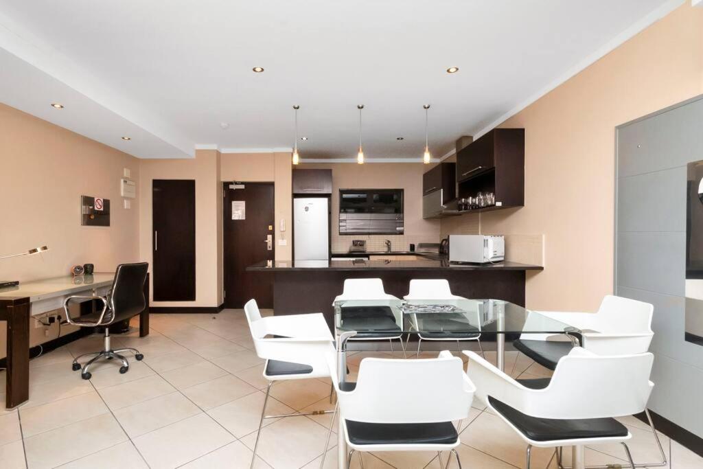 Magical One Bedroom at The Icon view 4