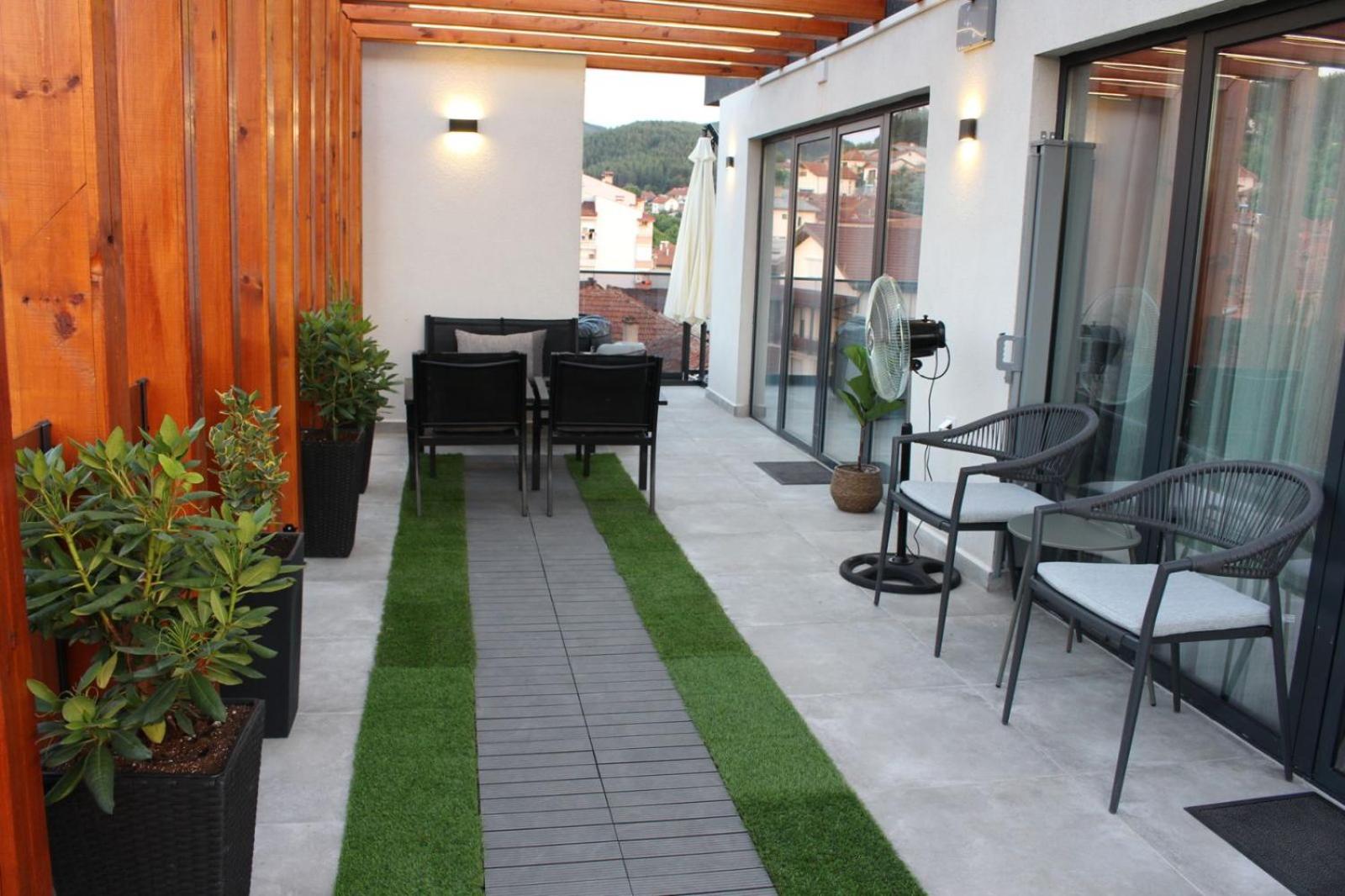 Square Luxury Apartments view 4