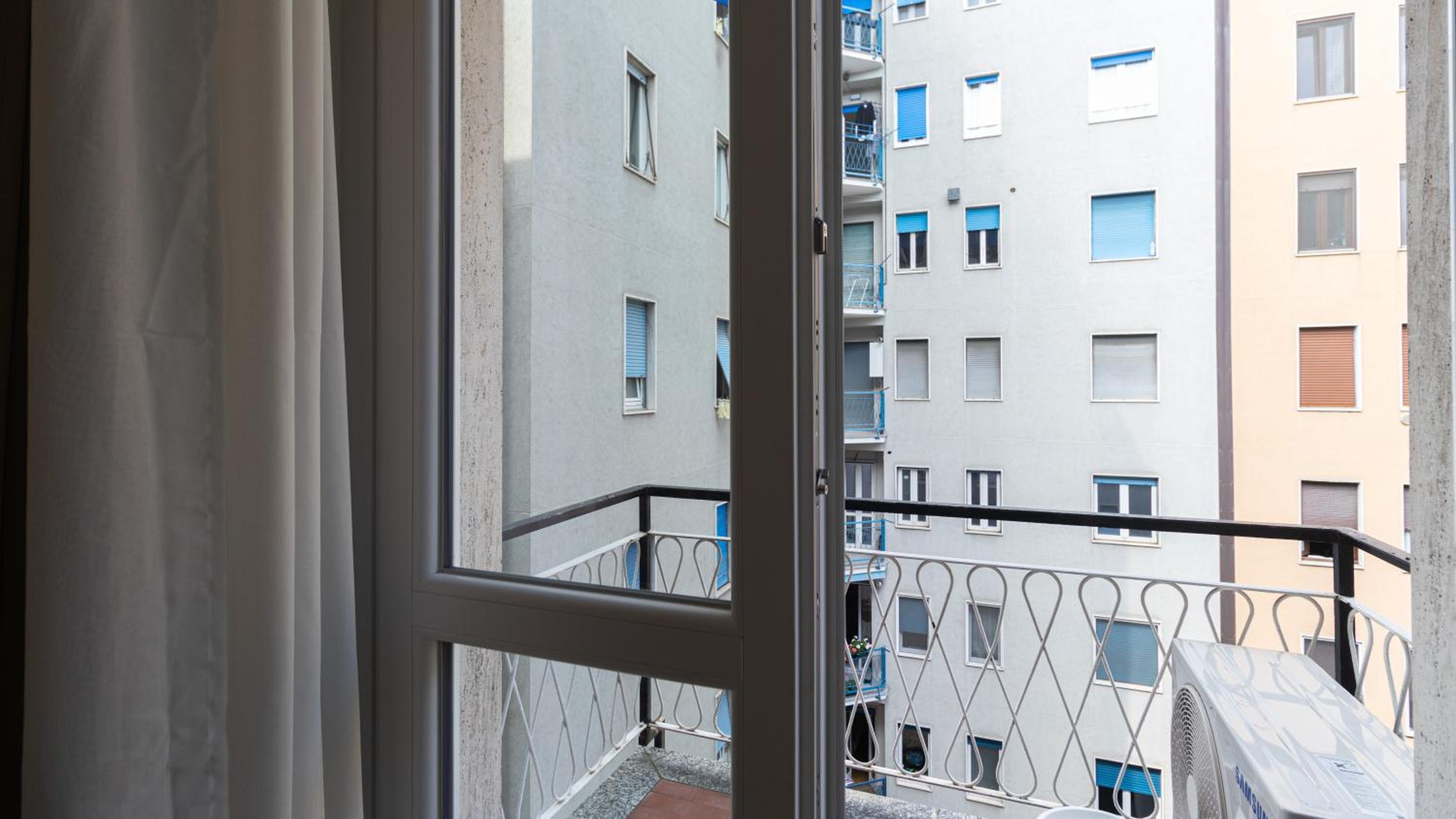 Italianway Easy - Gran Sasso 10 — Milan