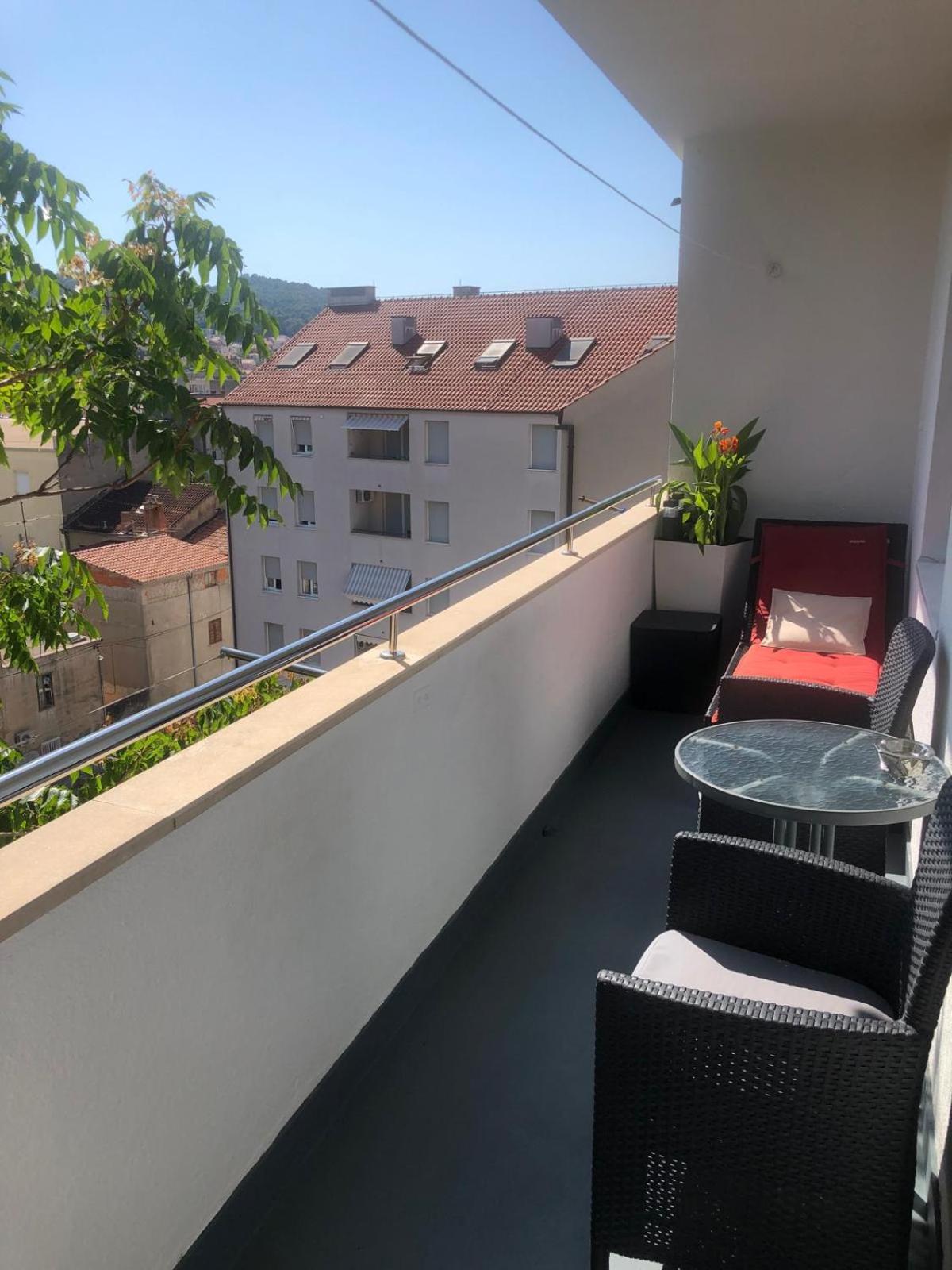 Apartment Sandra with balcony