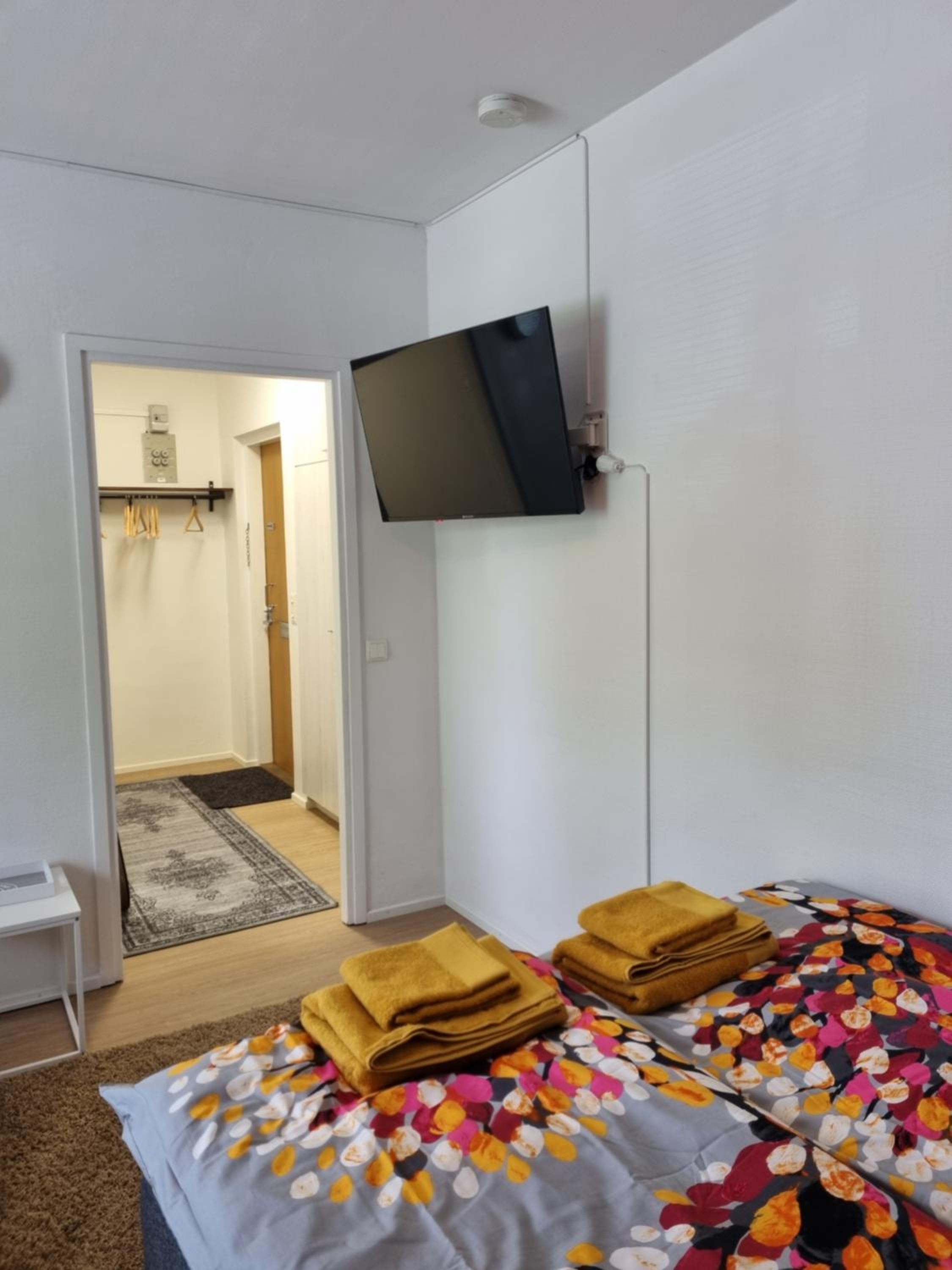 Kompakti yksiö numero 6 pienkerrostalossa