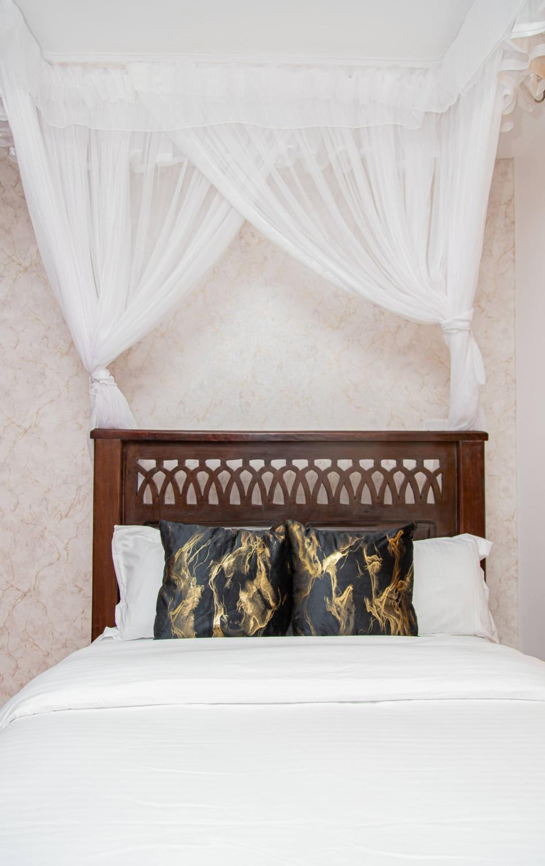 CynRose Suites