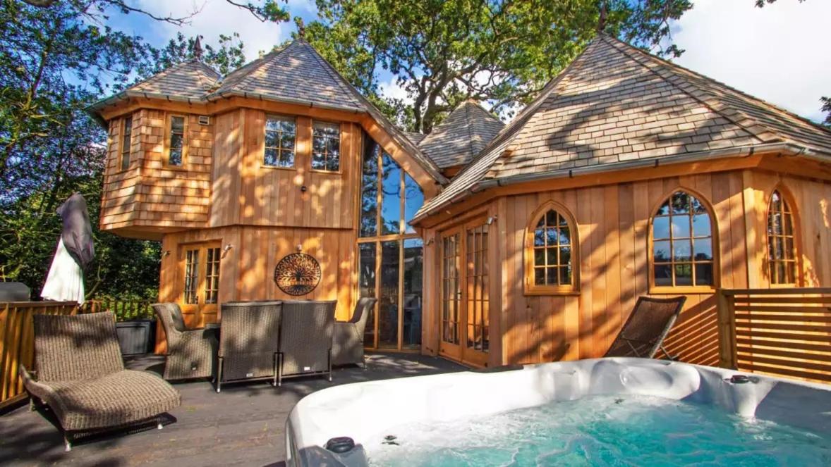 Silvertree House with Hot Tub Park Facilities